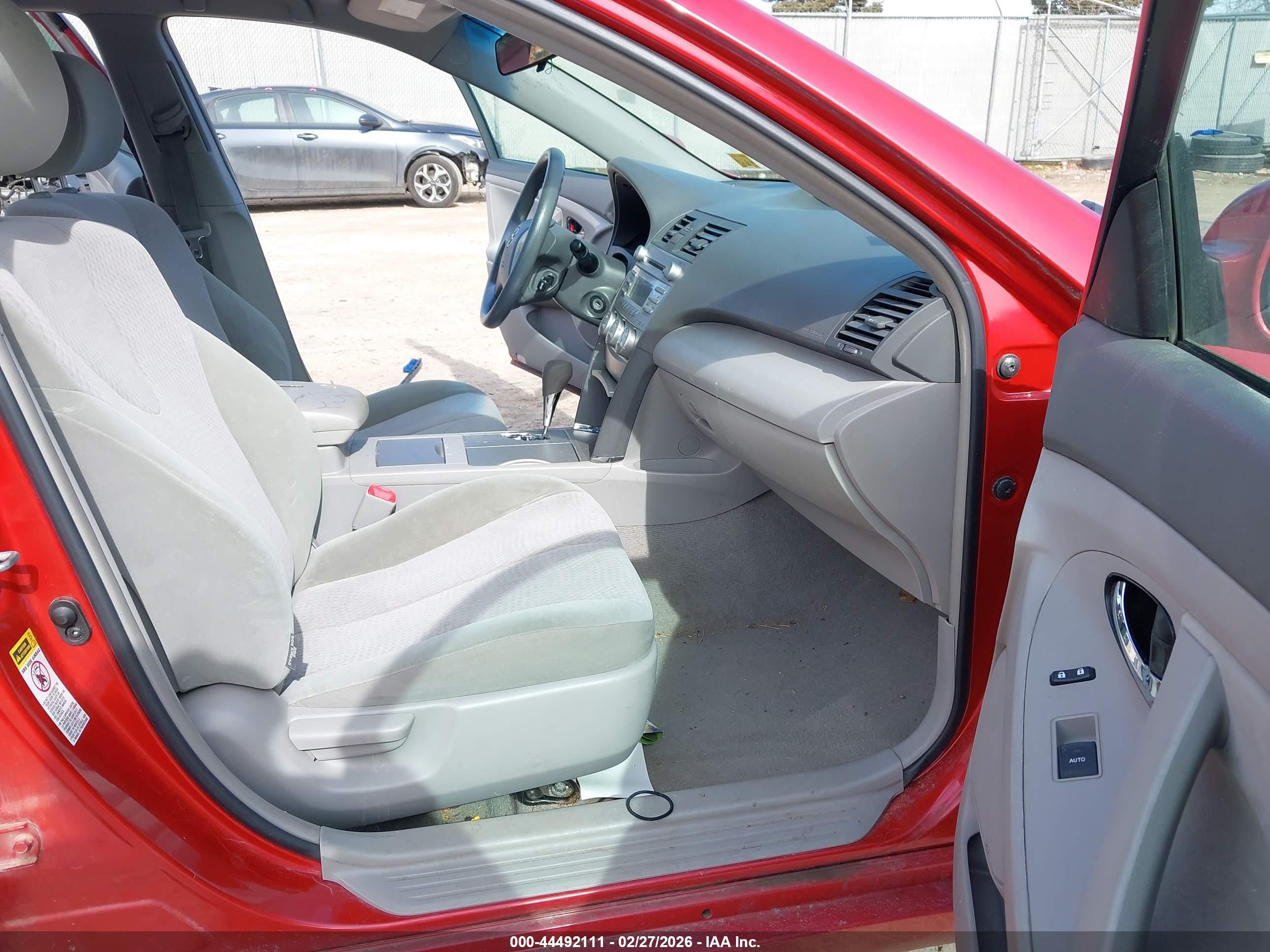 TOYOTA CAMRY image 5