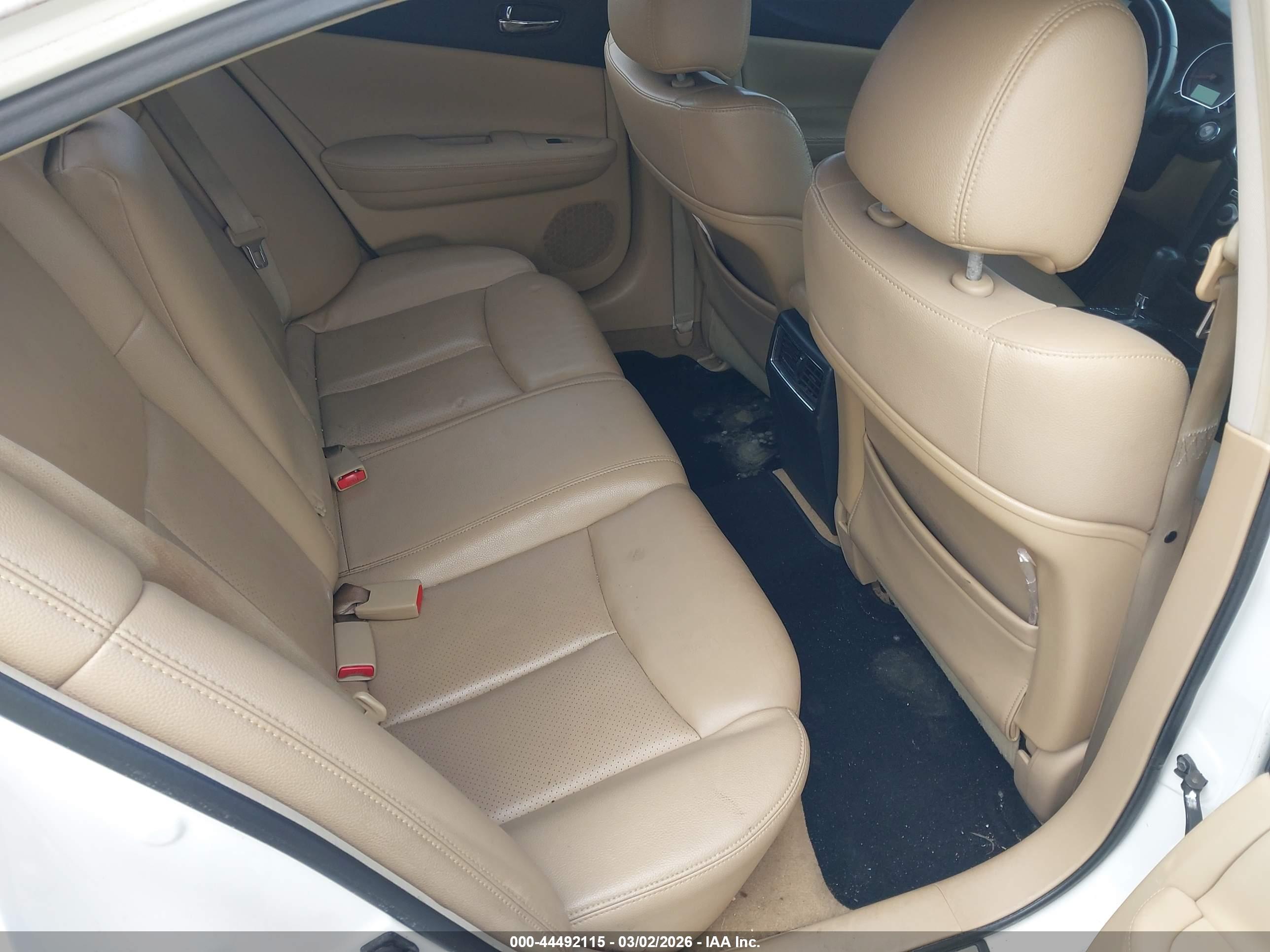 NISSAN MAXIMA image 8