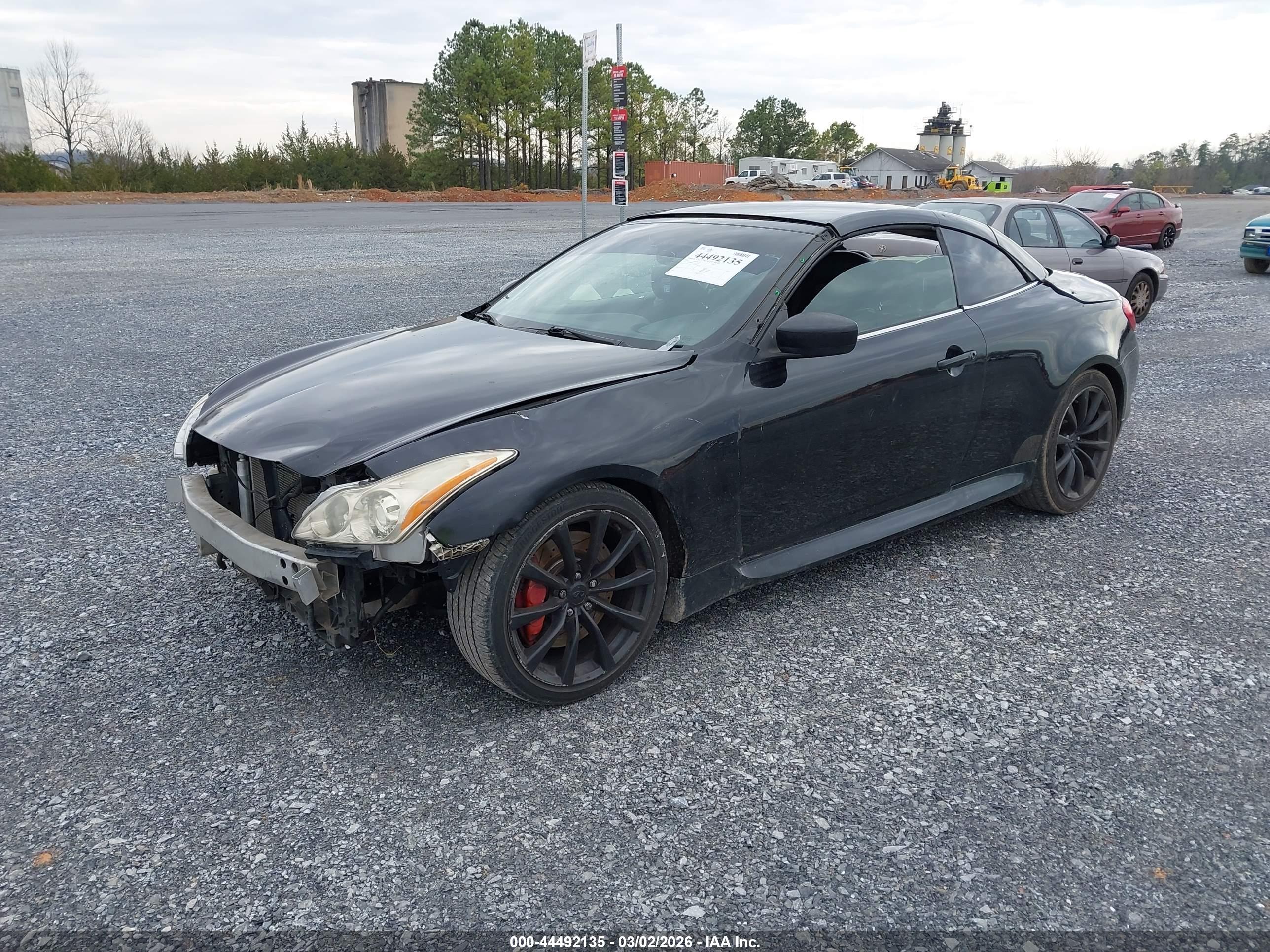 INFINITI G37 image 2