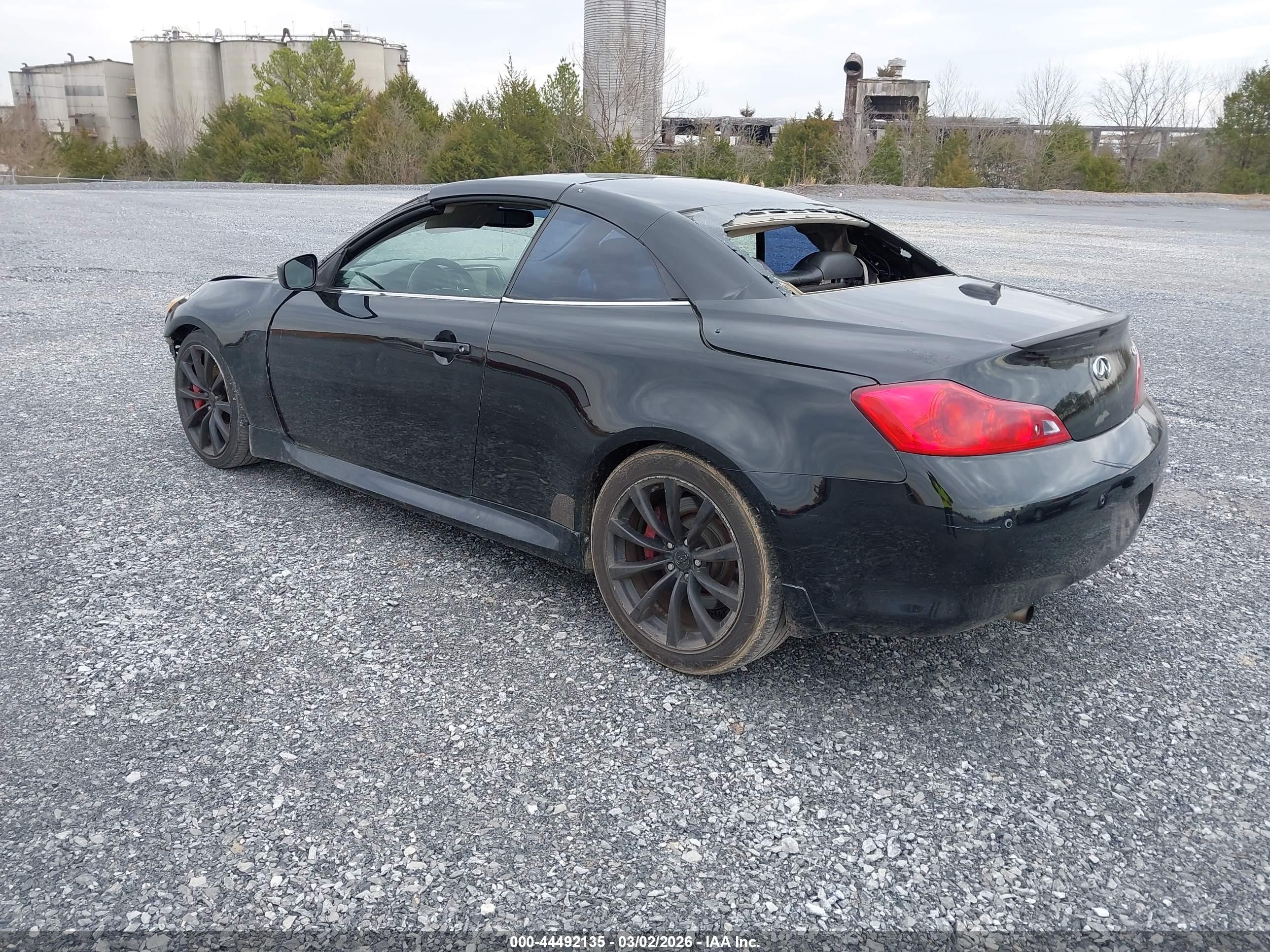 INFINITI G37 image 3