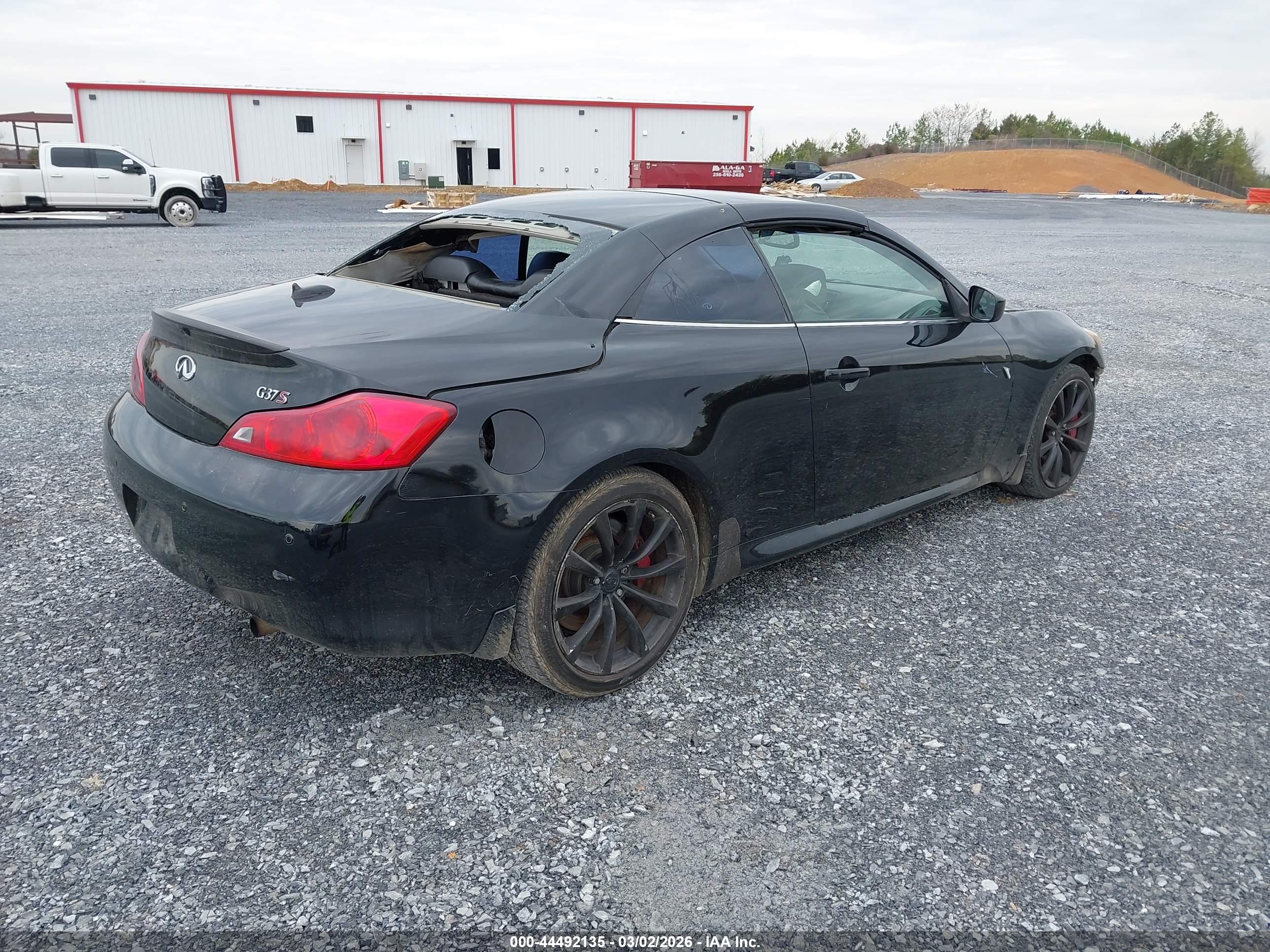INFINITI G37 image 4