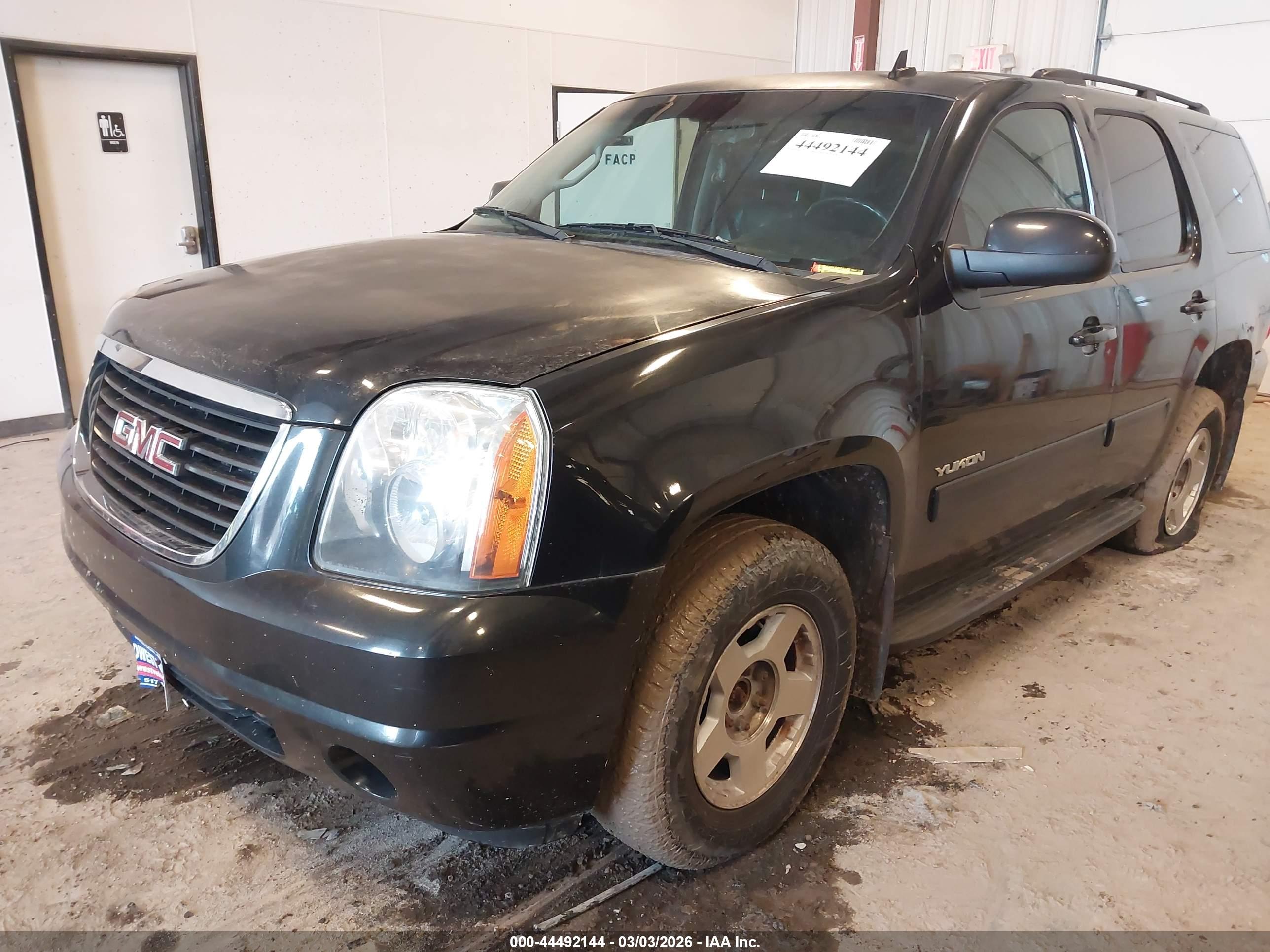 GMC YUKON image 2