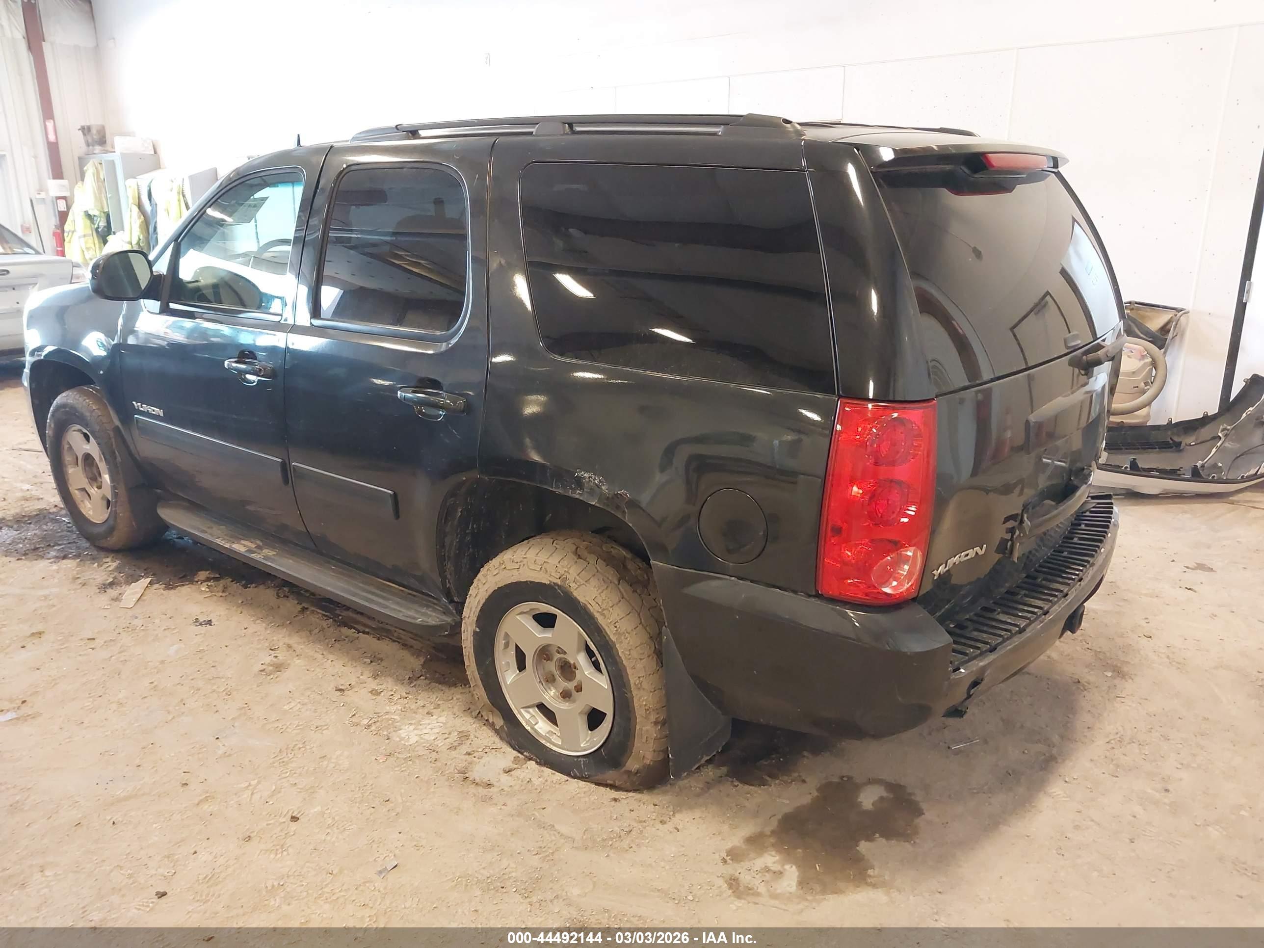 GMC YUKON image 3