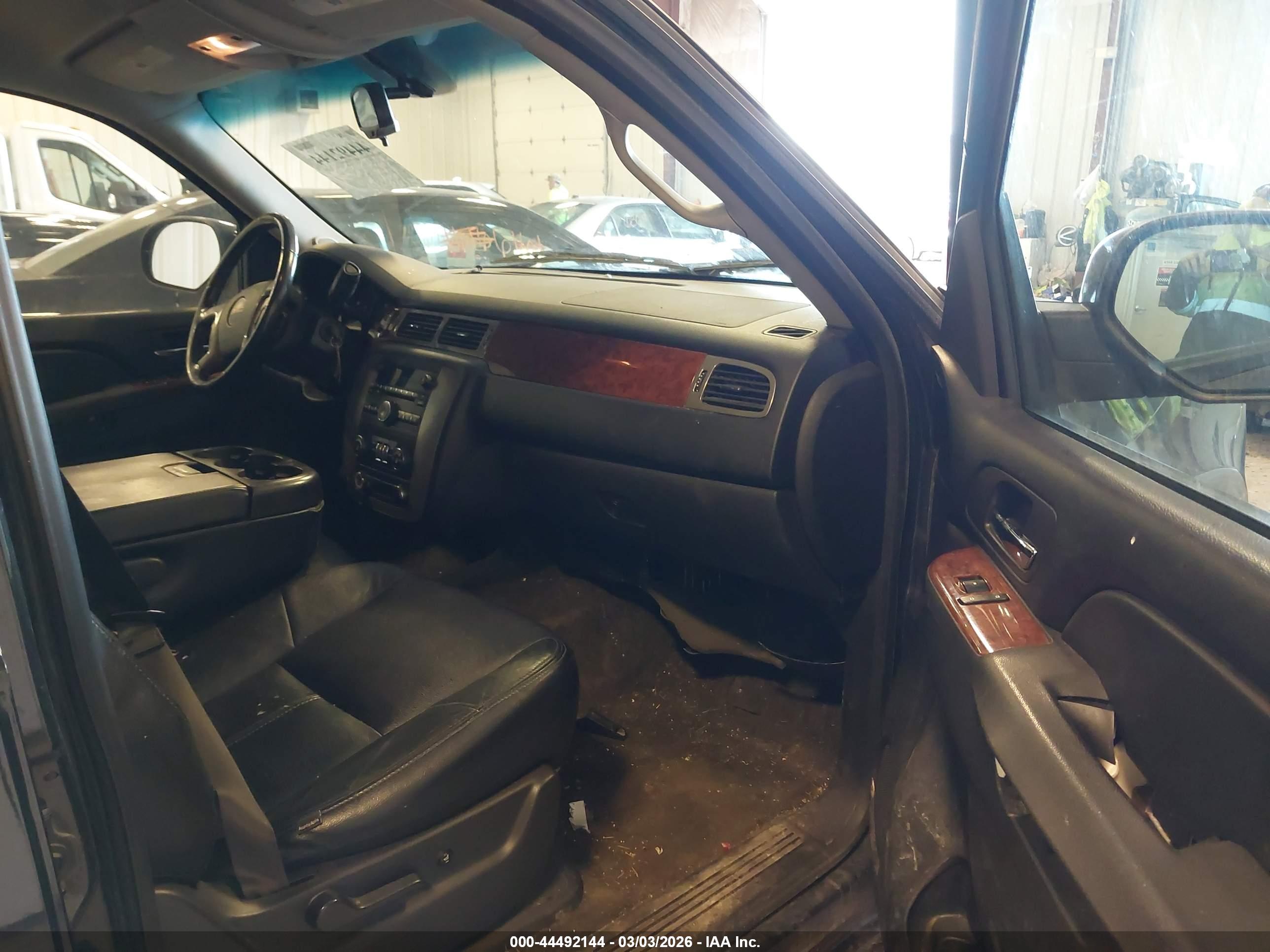 GMC YUKON image 5