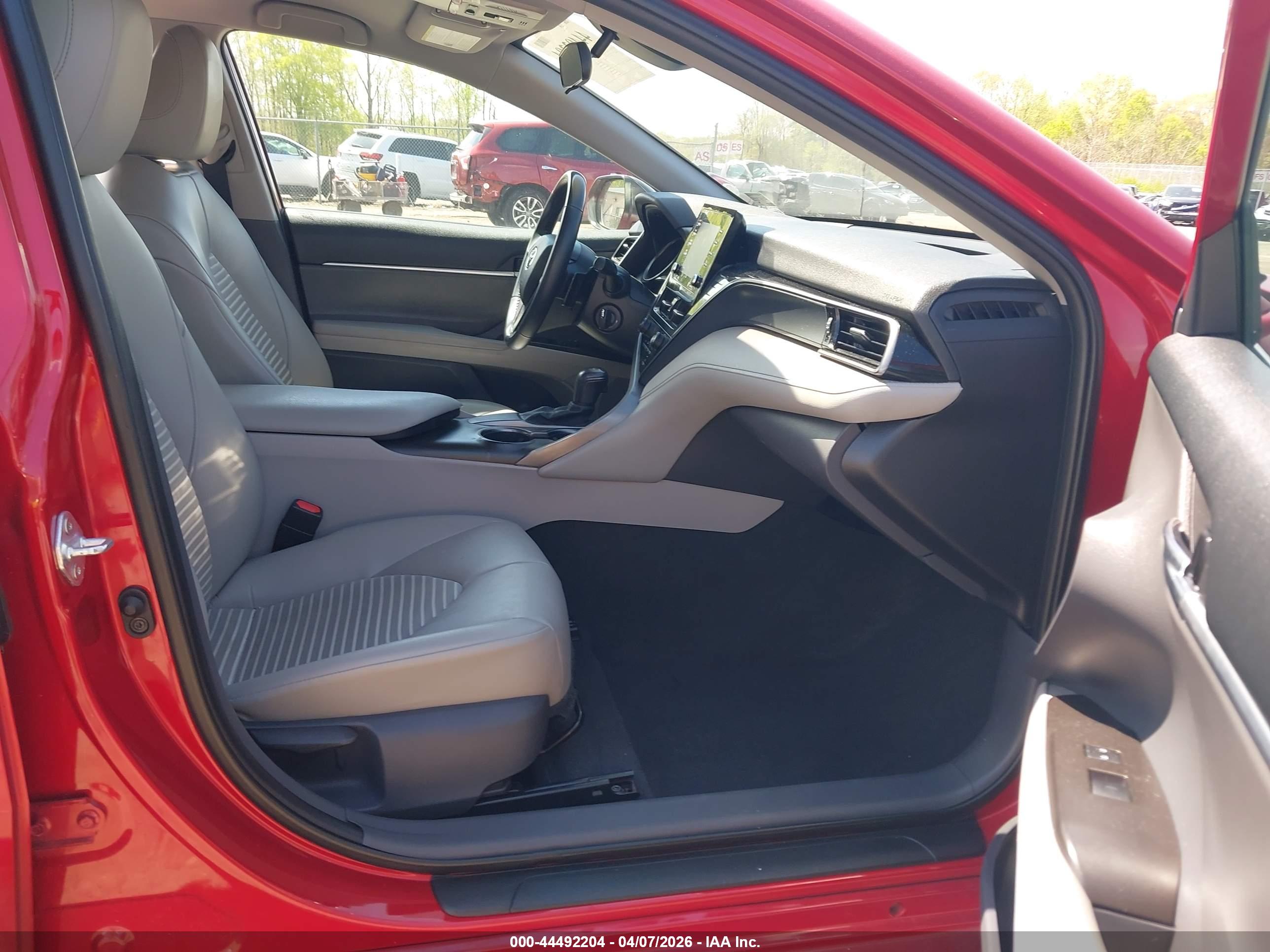 TOYOTA CAMRY image 5