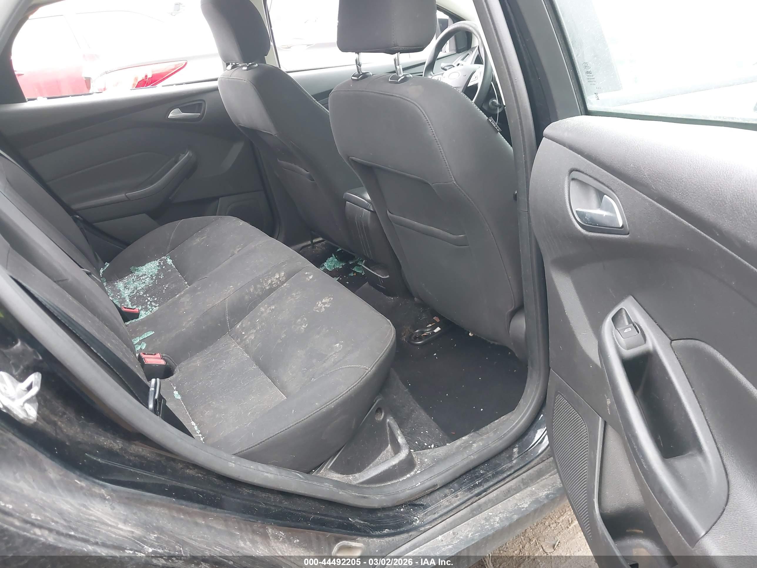 FORD FOCUS image 8