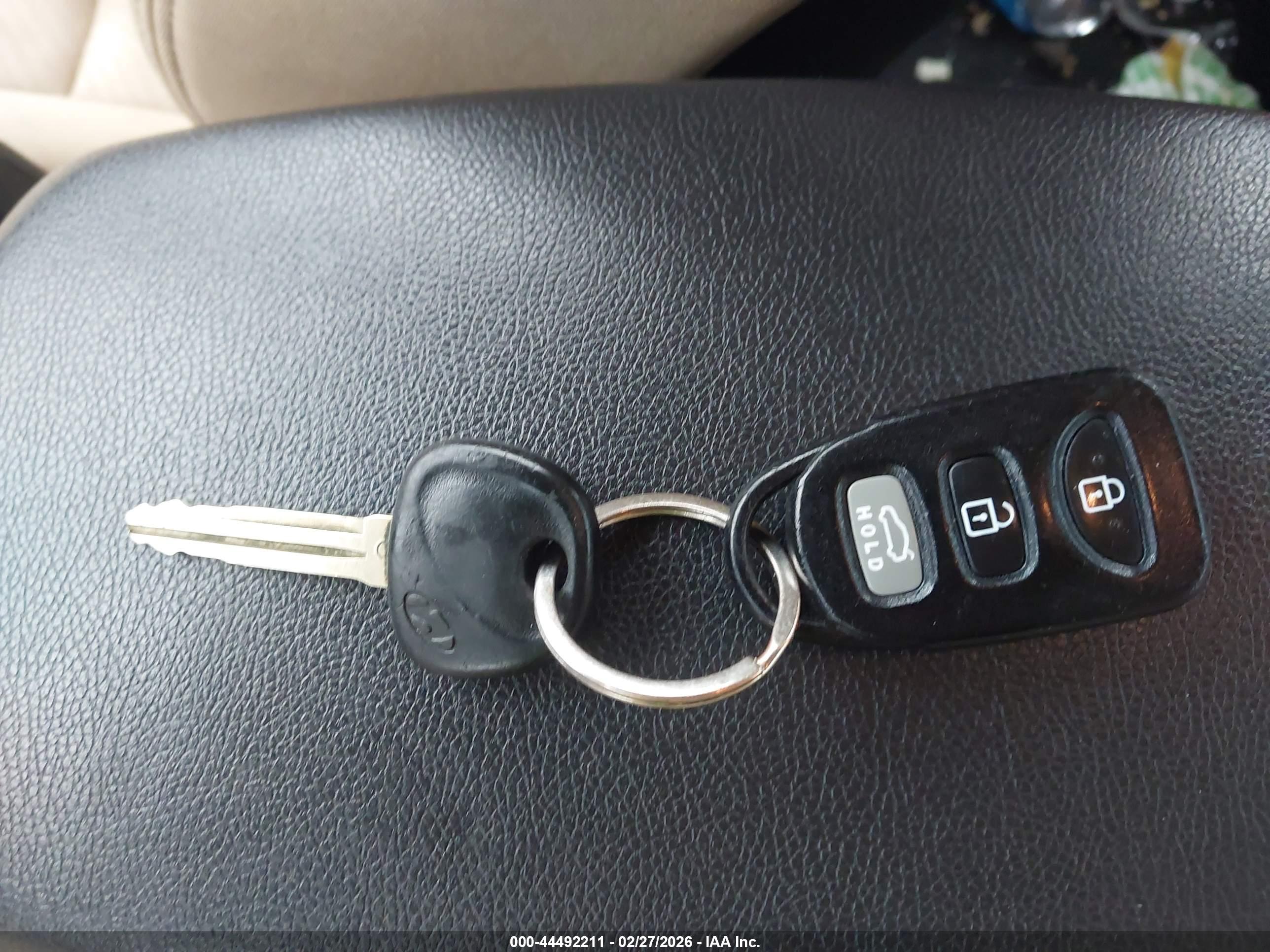 HYUNDAI ELANTRA image 11