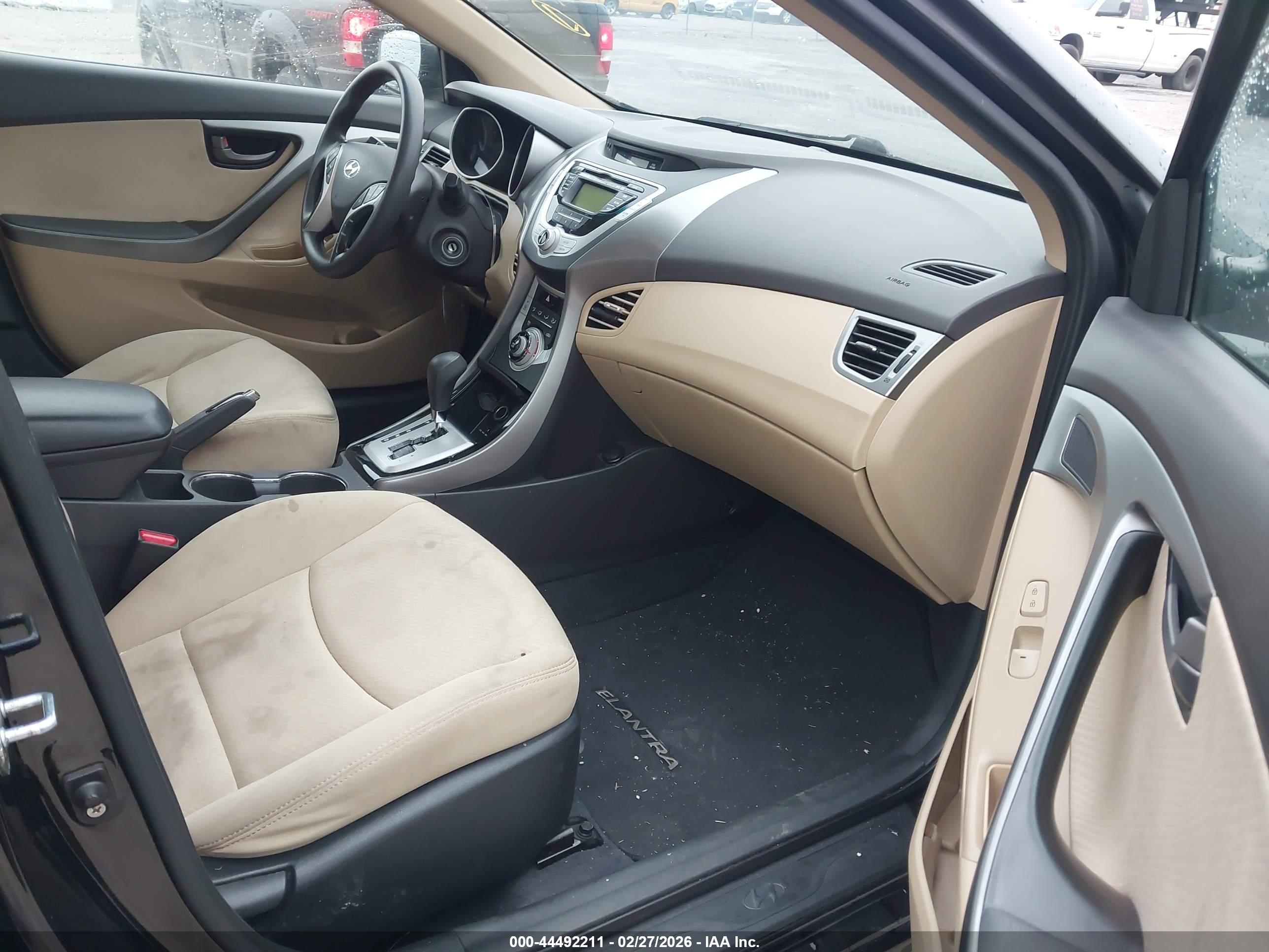 HYUNDAI ELANTRA image 5