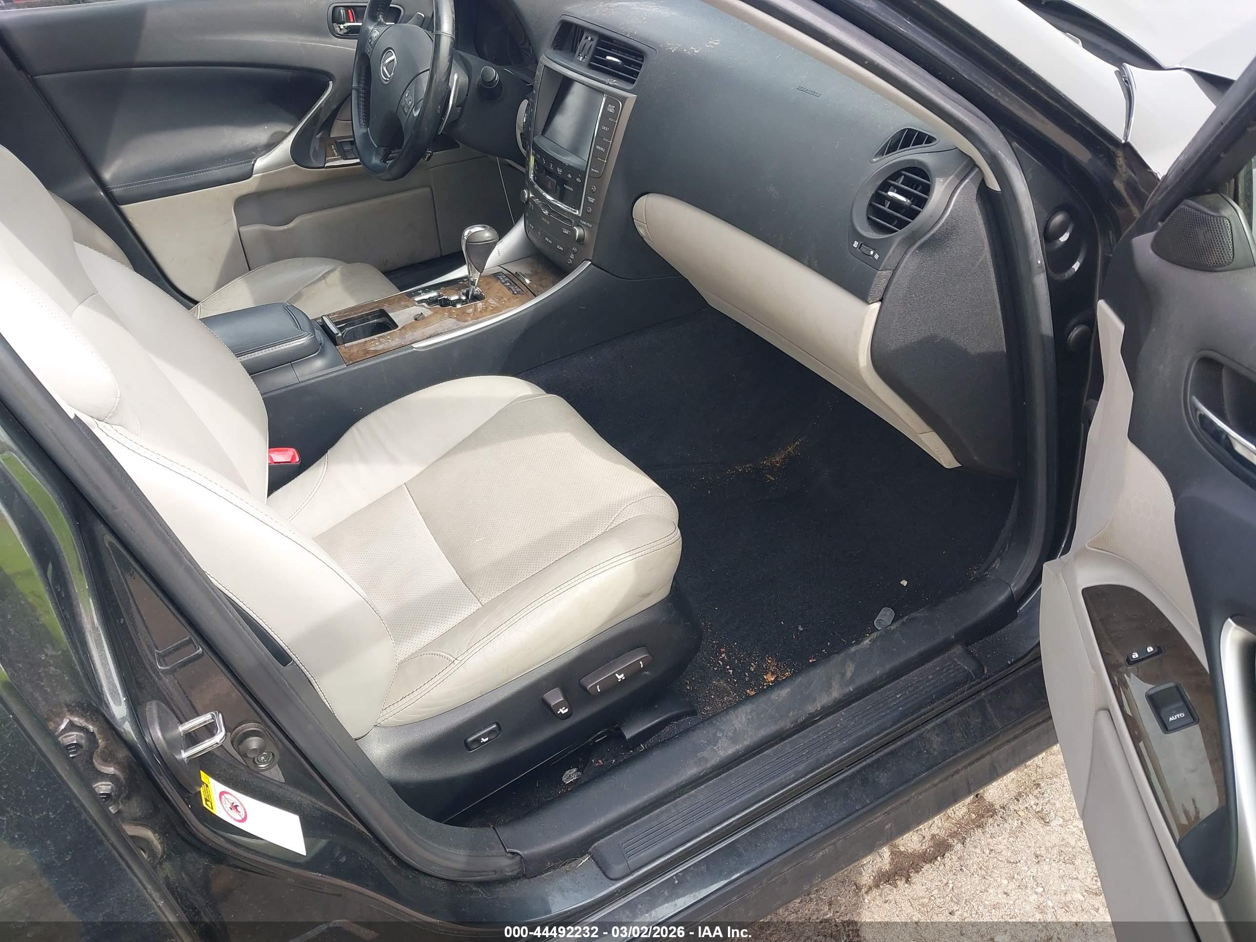 LEXUS IS image 5