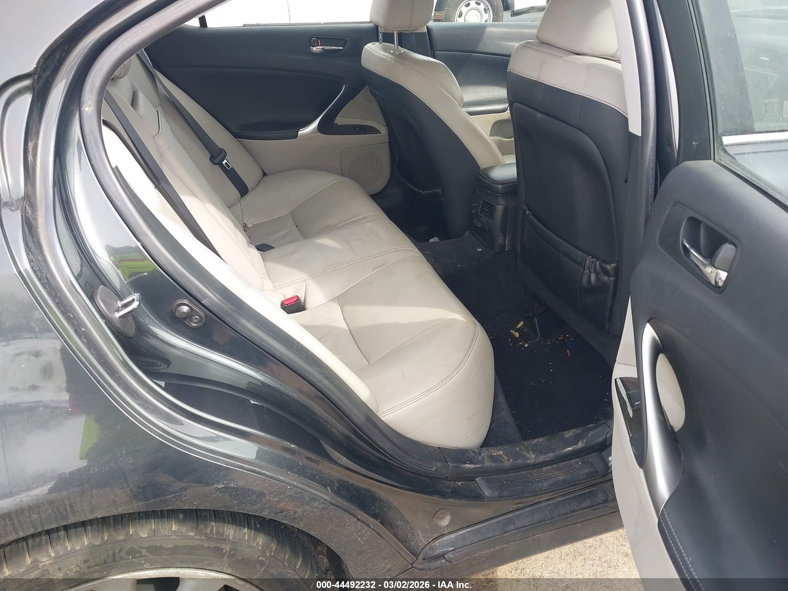 LEXUS IS image 8