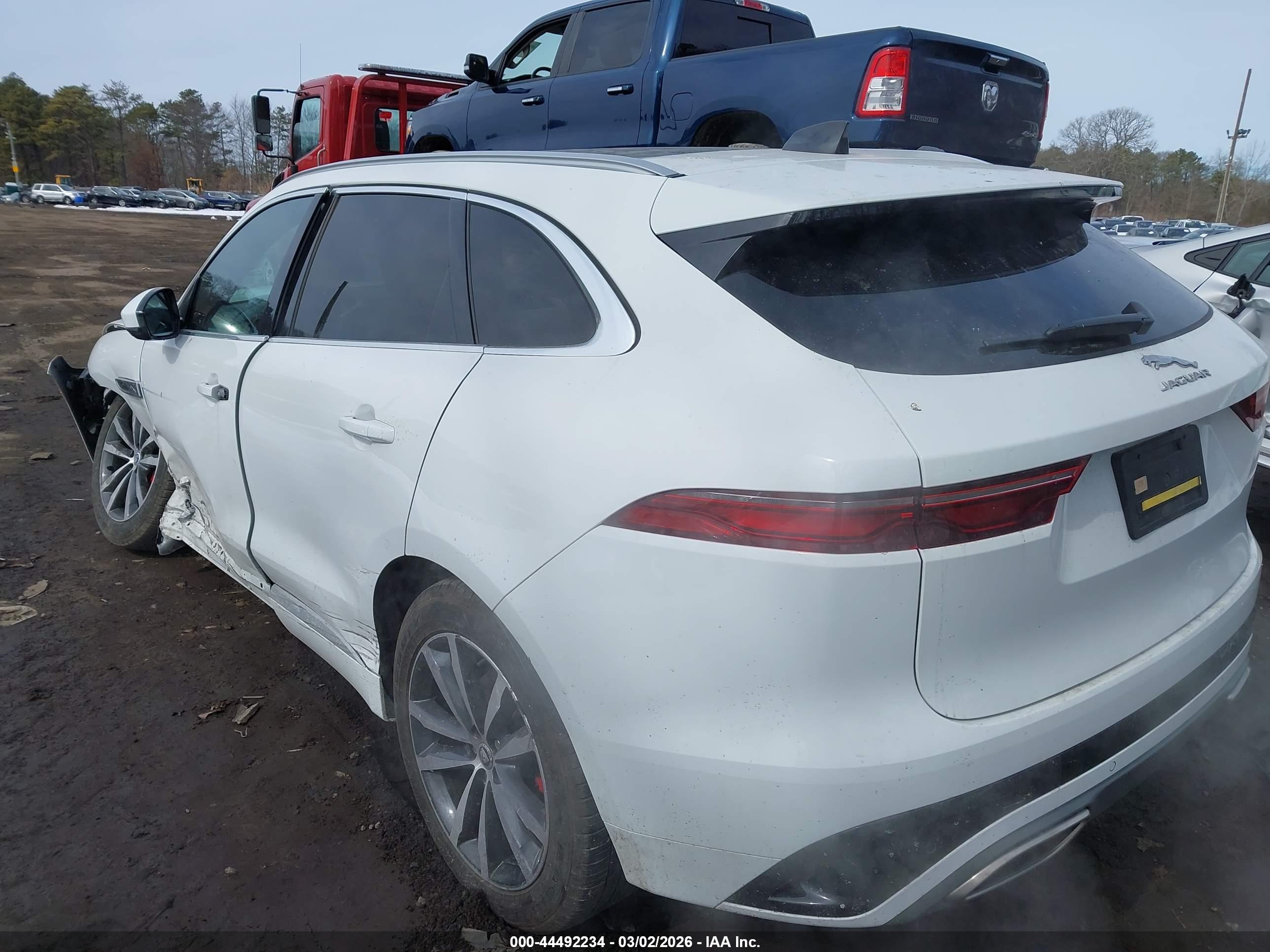 JAGUAR F-PACE image 3