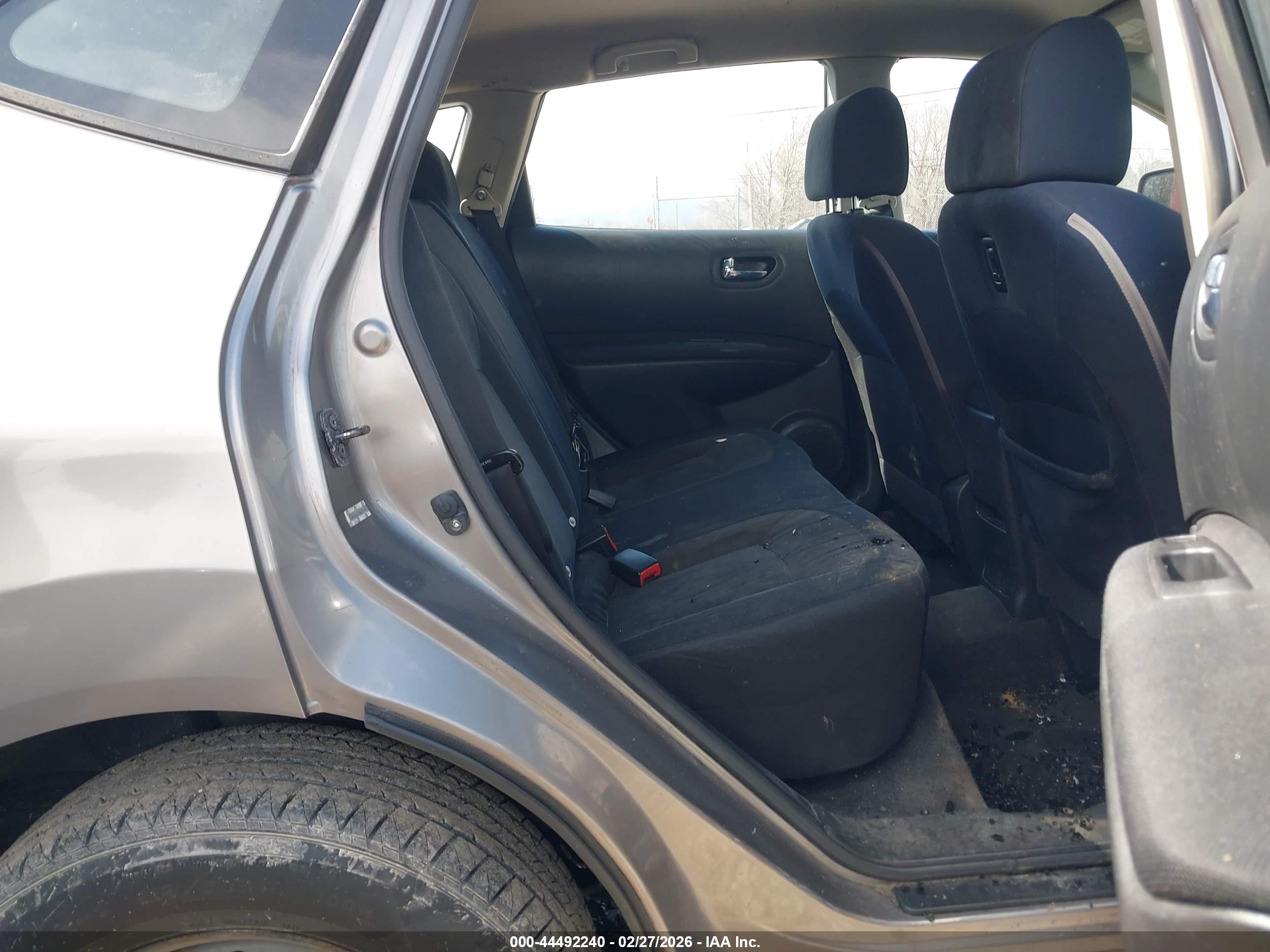 NISSAN ROGUE image 8
