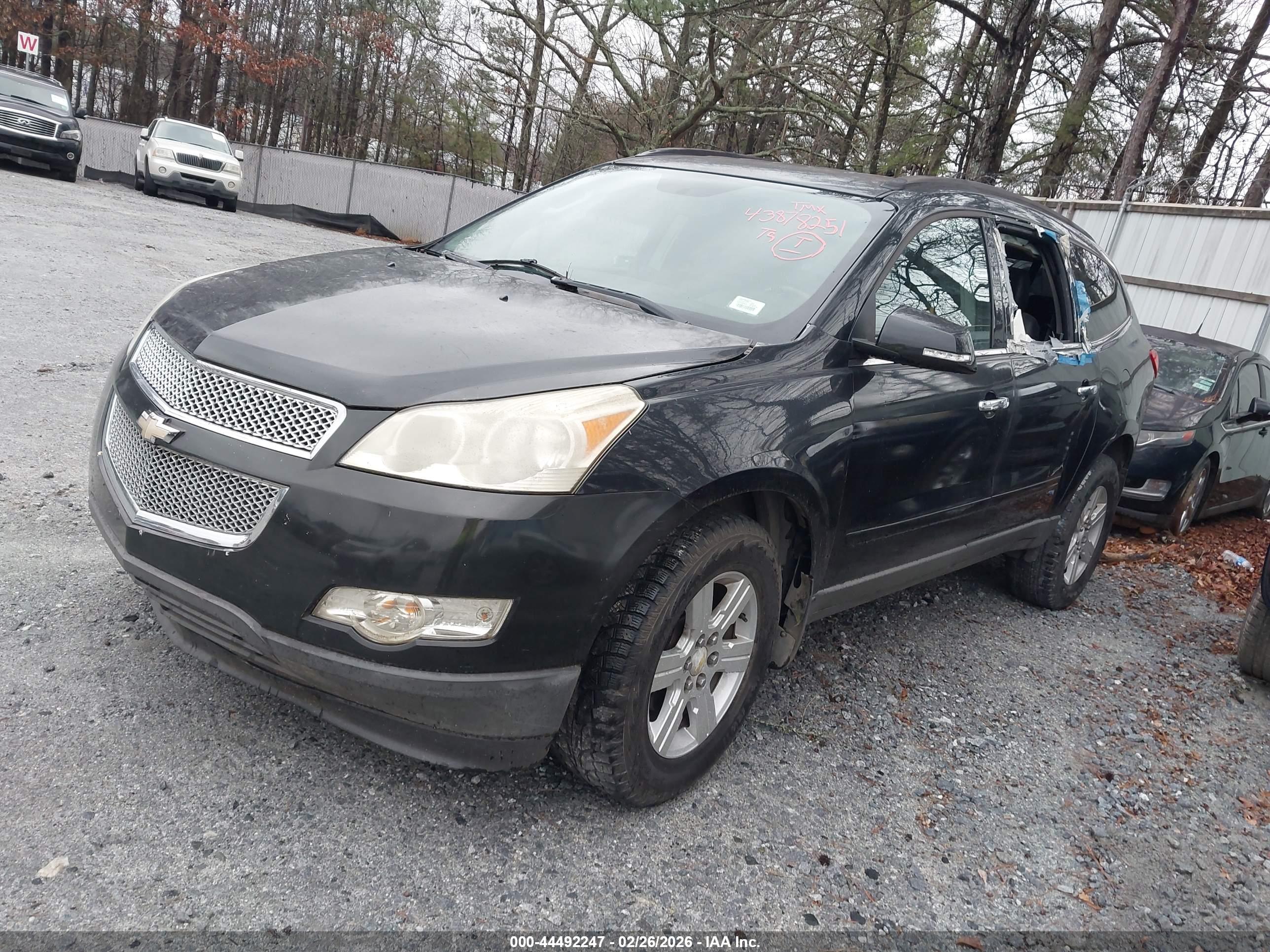 CHEVROLET TRAVERSE image 2