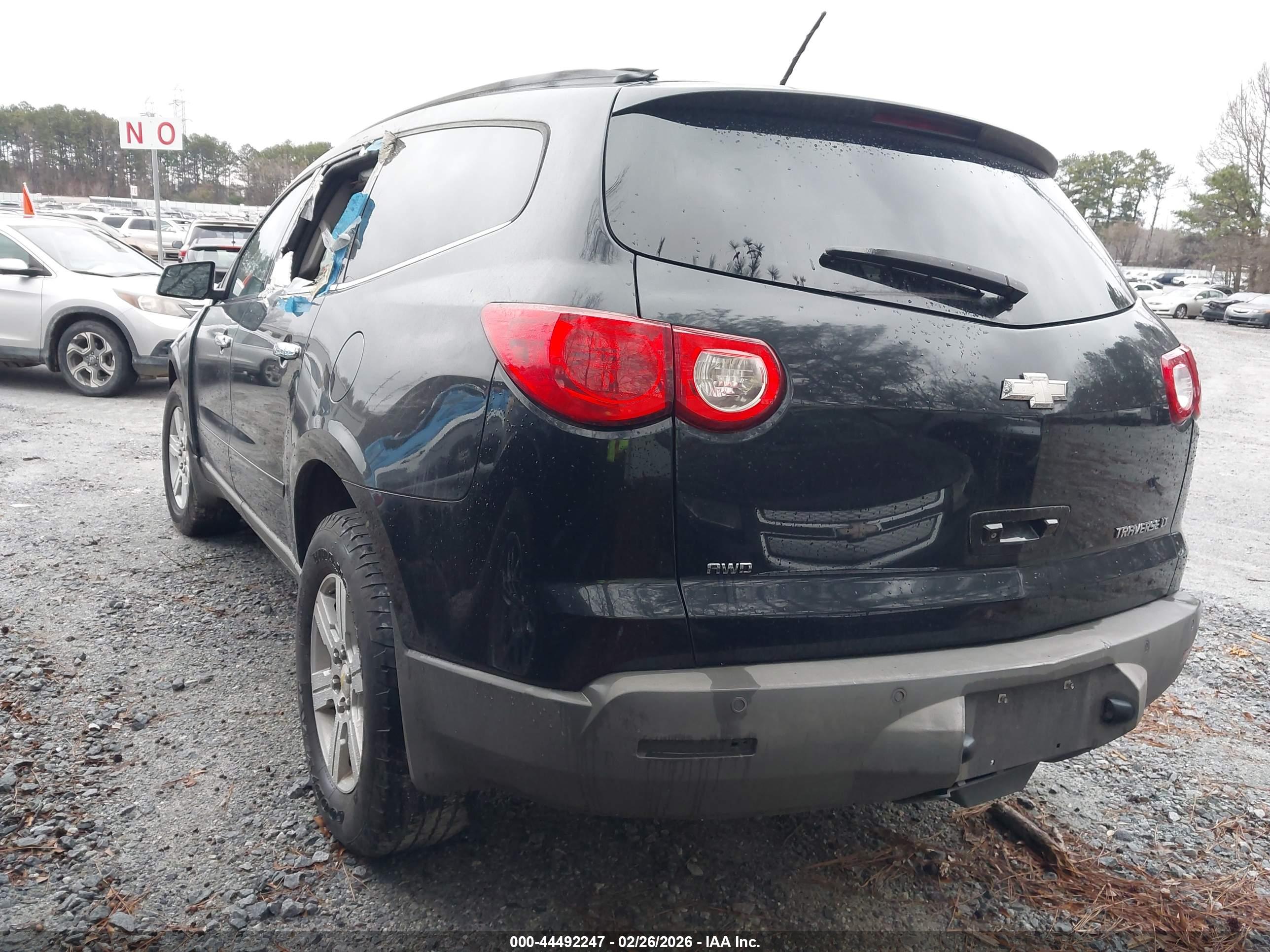 CHEVROLET TRAVERSE image 3