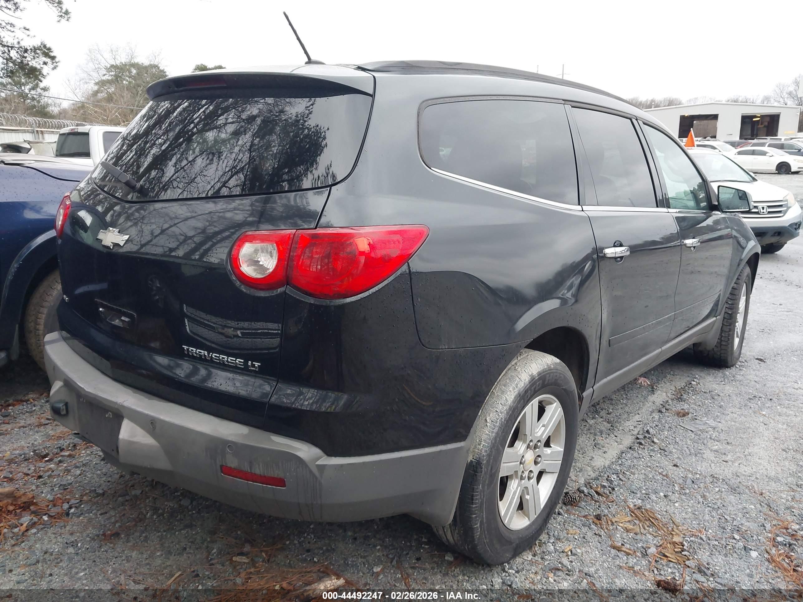 CHEVROLET TRAVERSE image 4