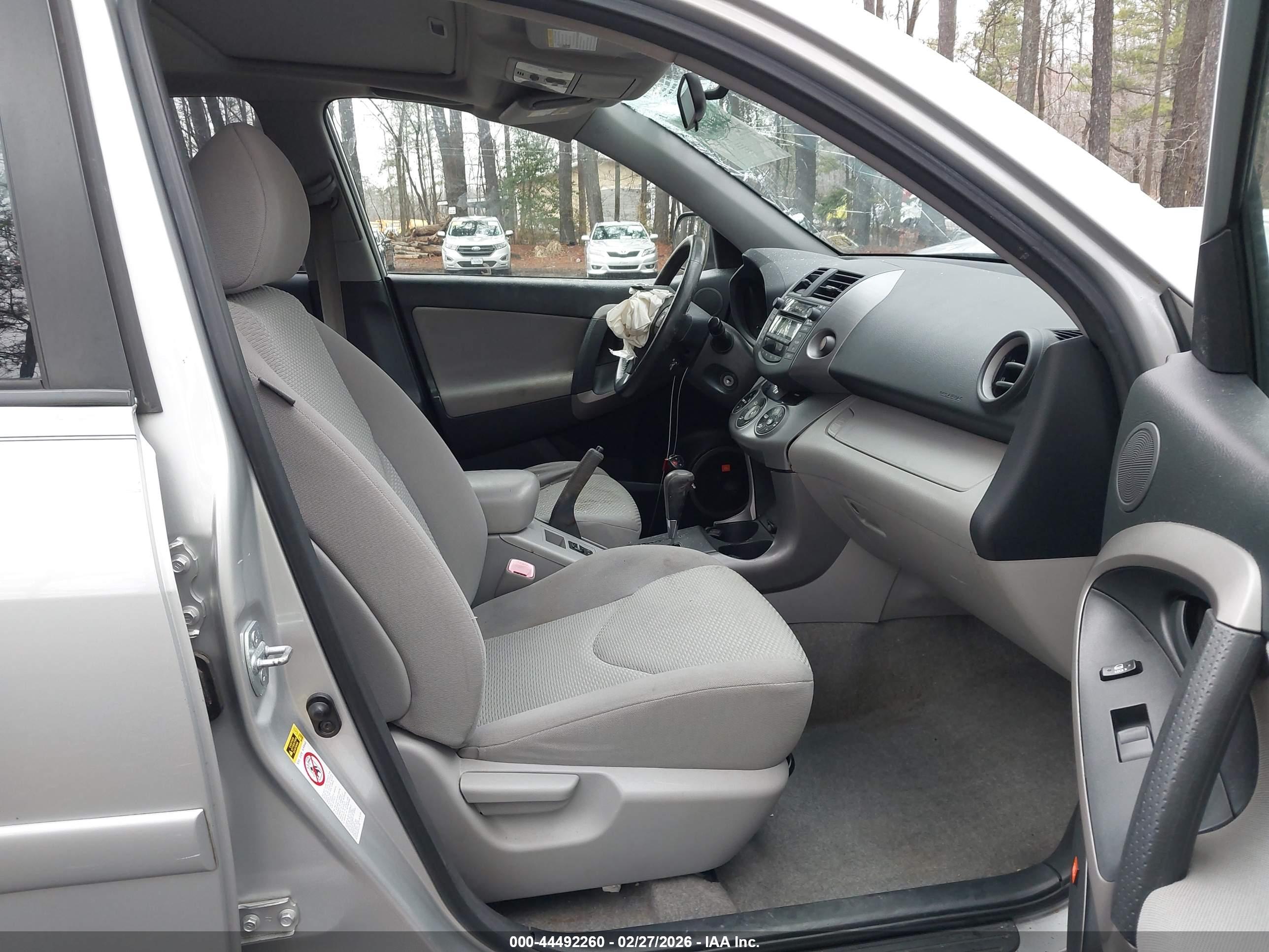 TOYOTA RAV4 image 5