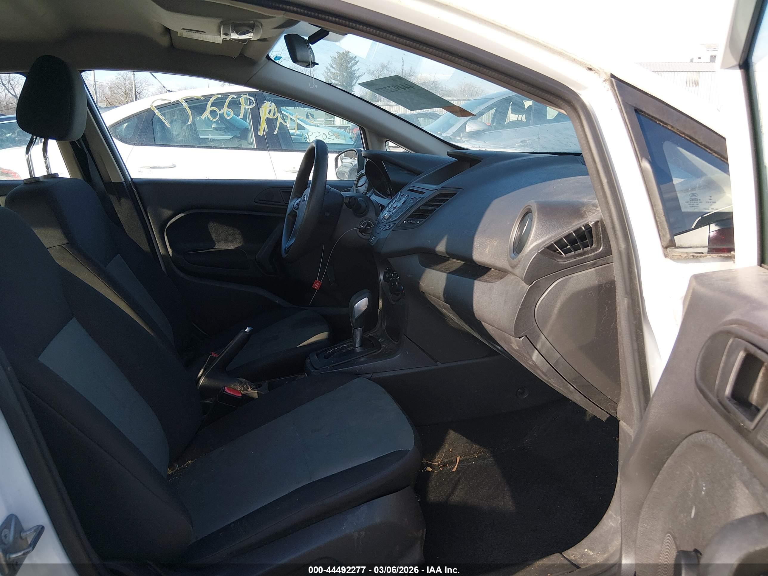 FORD FIESTA image 5