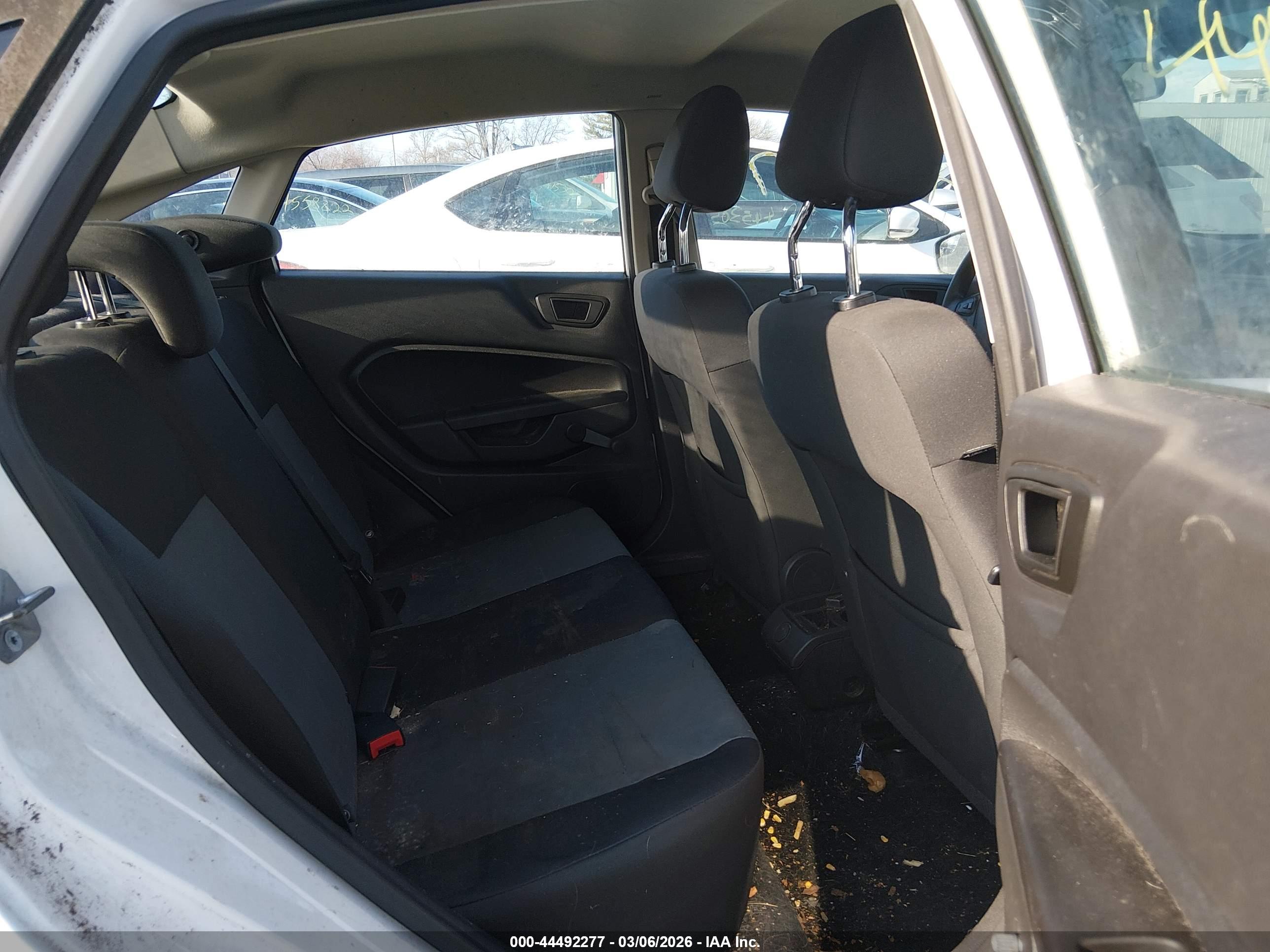 FORD FIESTA image 8
