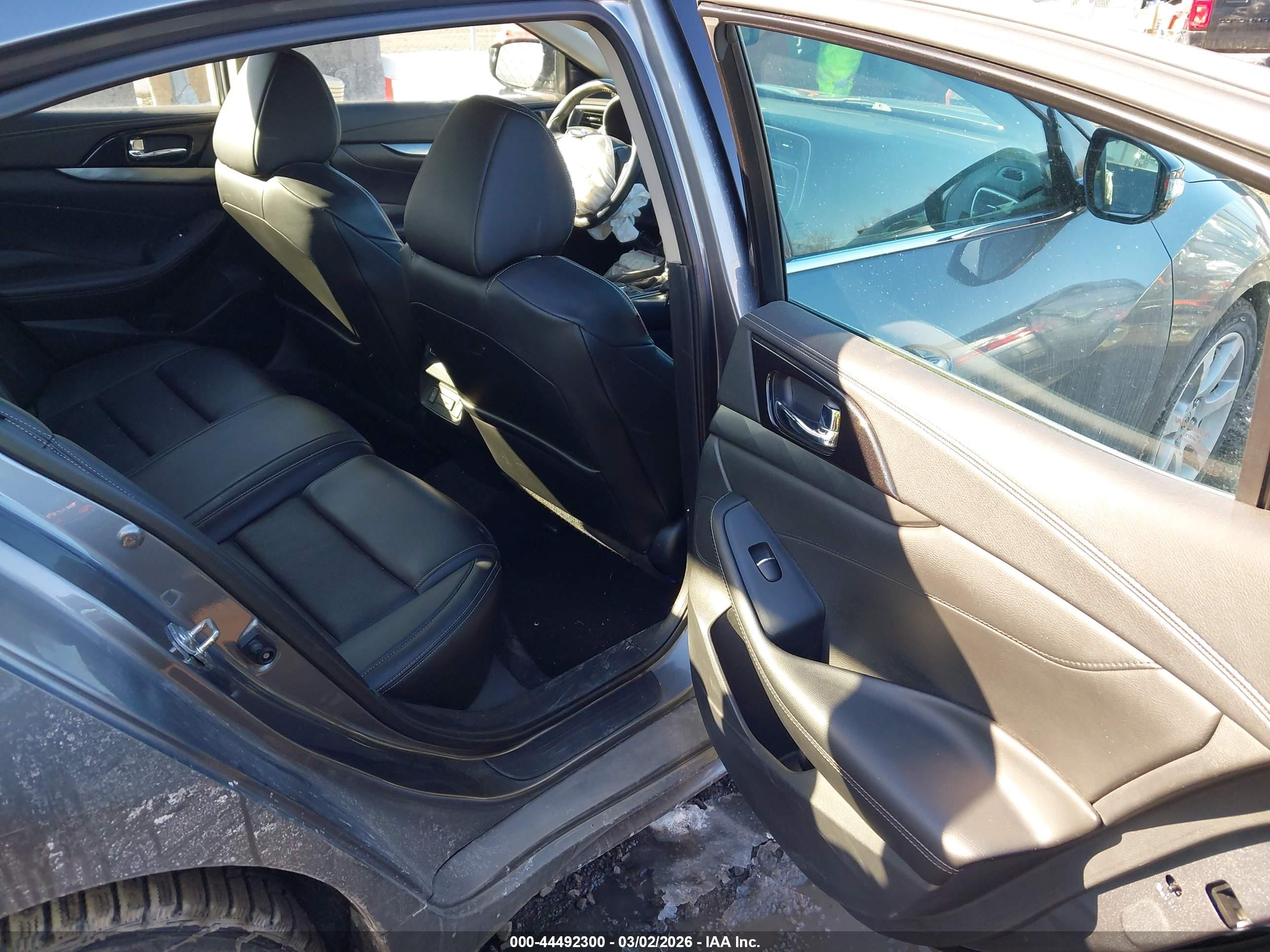NISSAN MAXIMA image 8