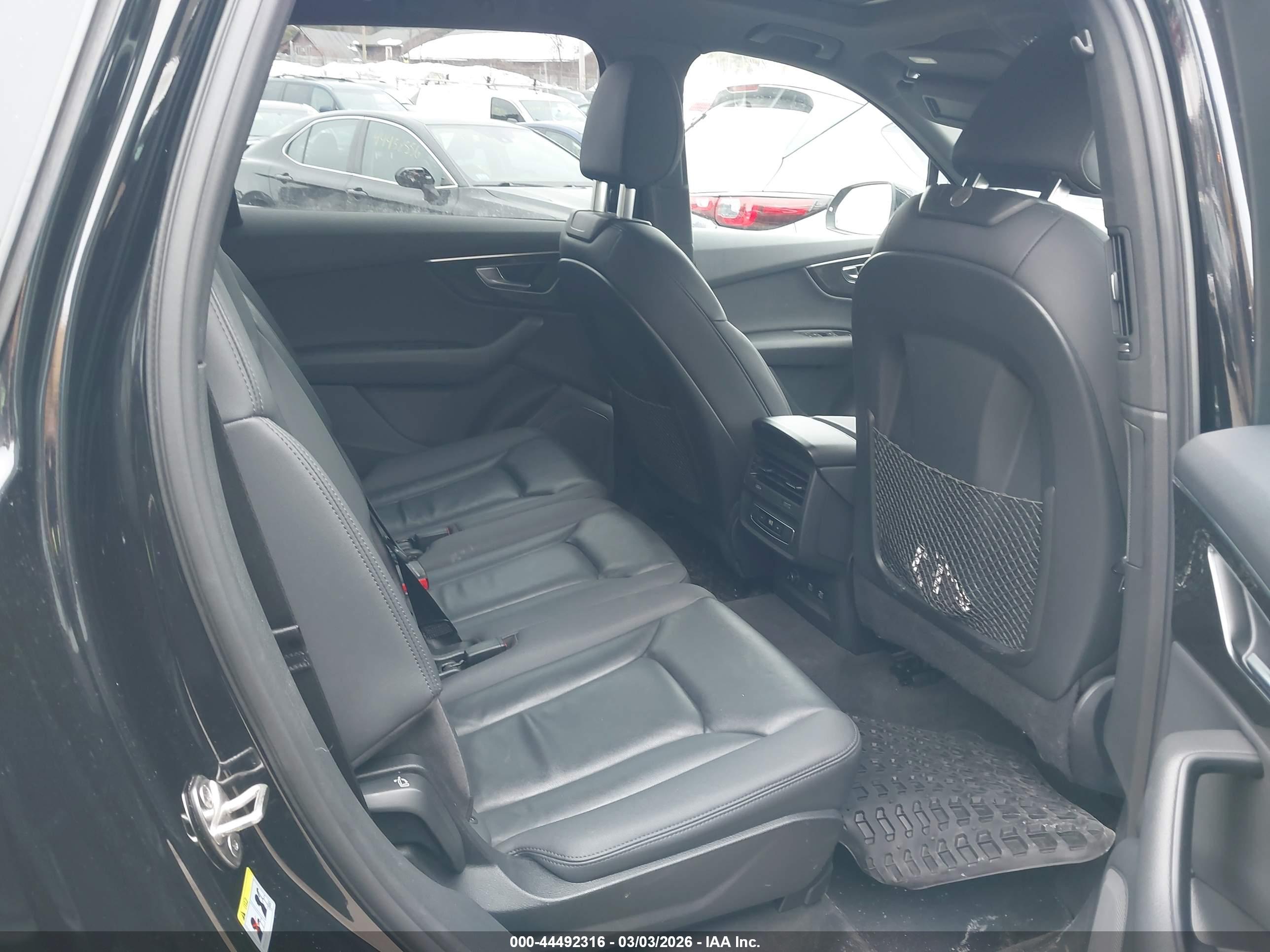 AUDI Q7 image 8