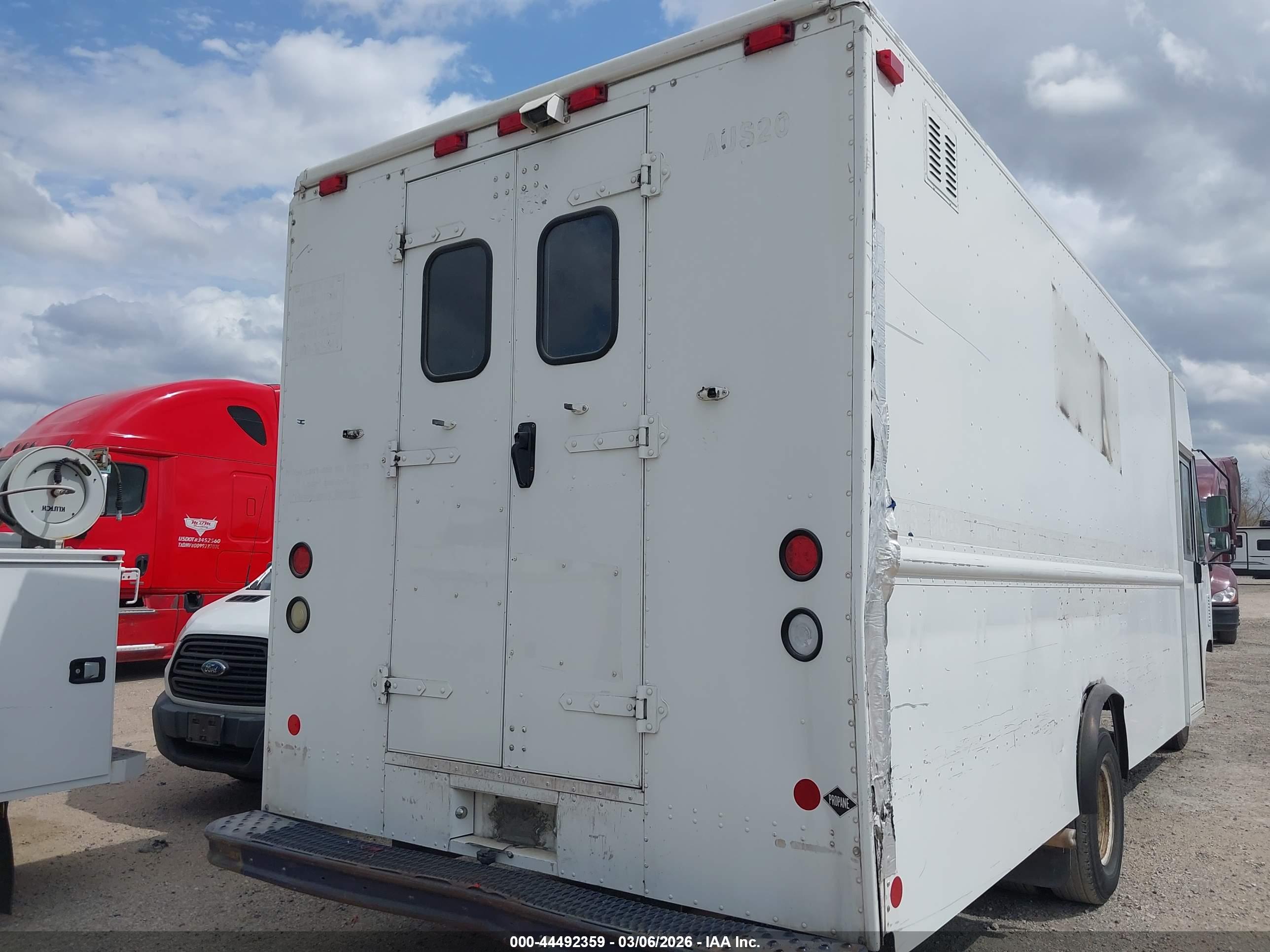 FORD E-450 image 4