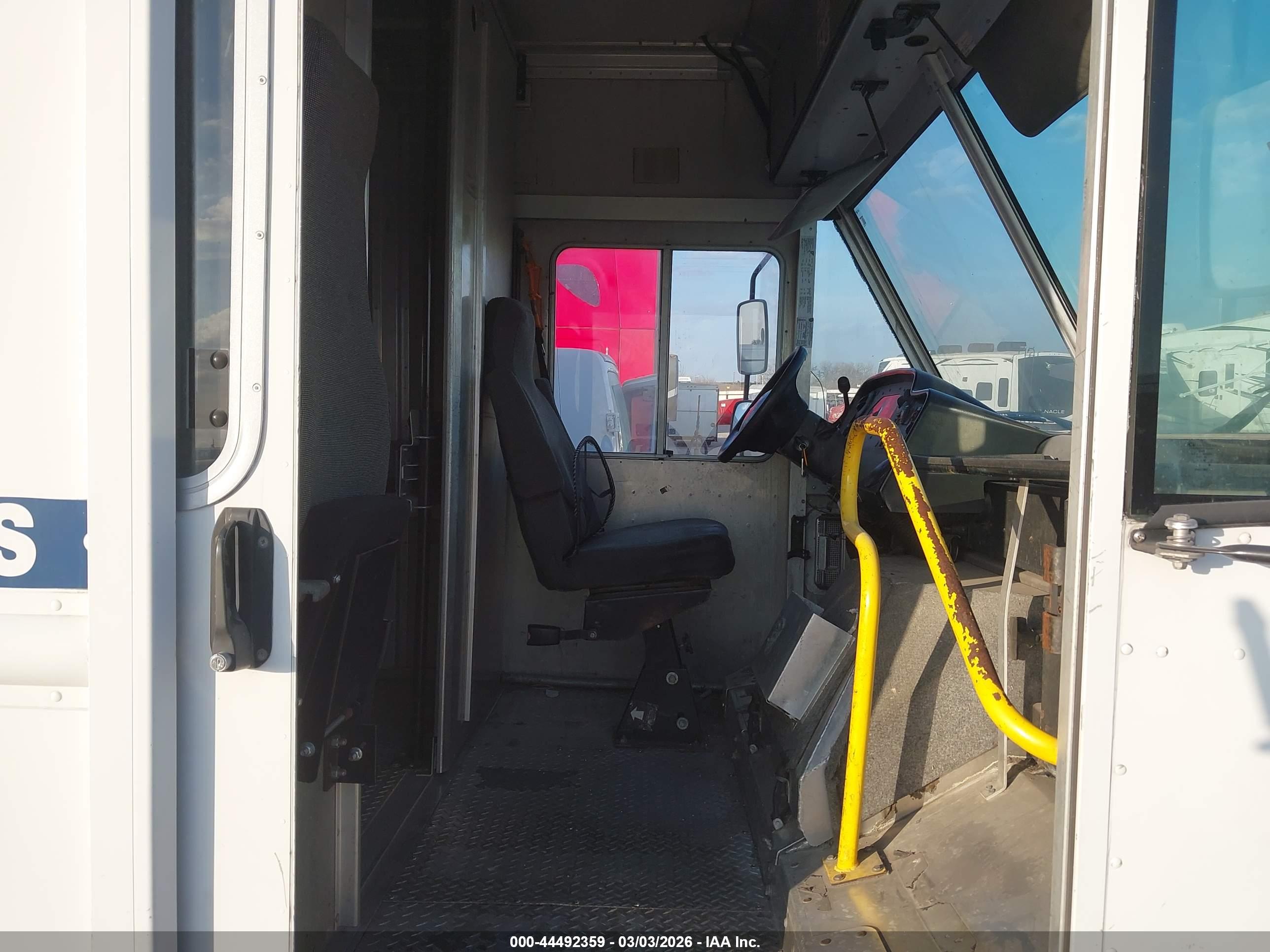 FORD E-450 image 7
