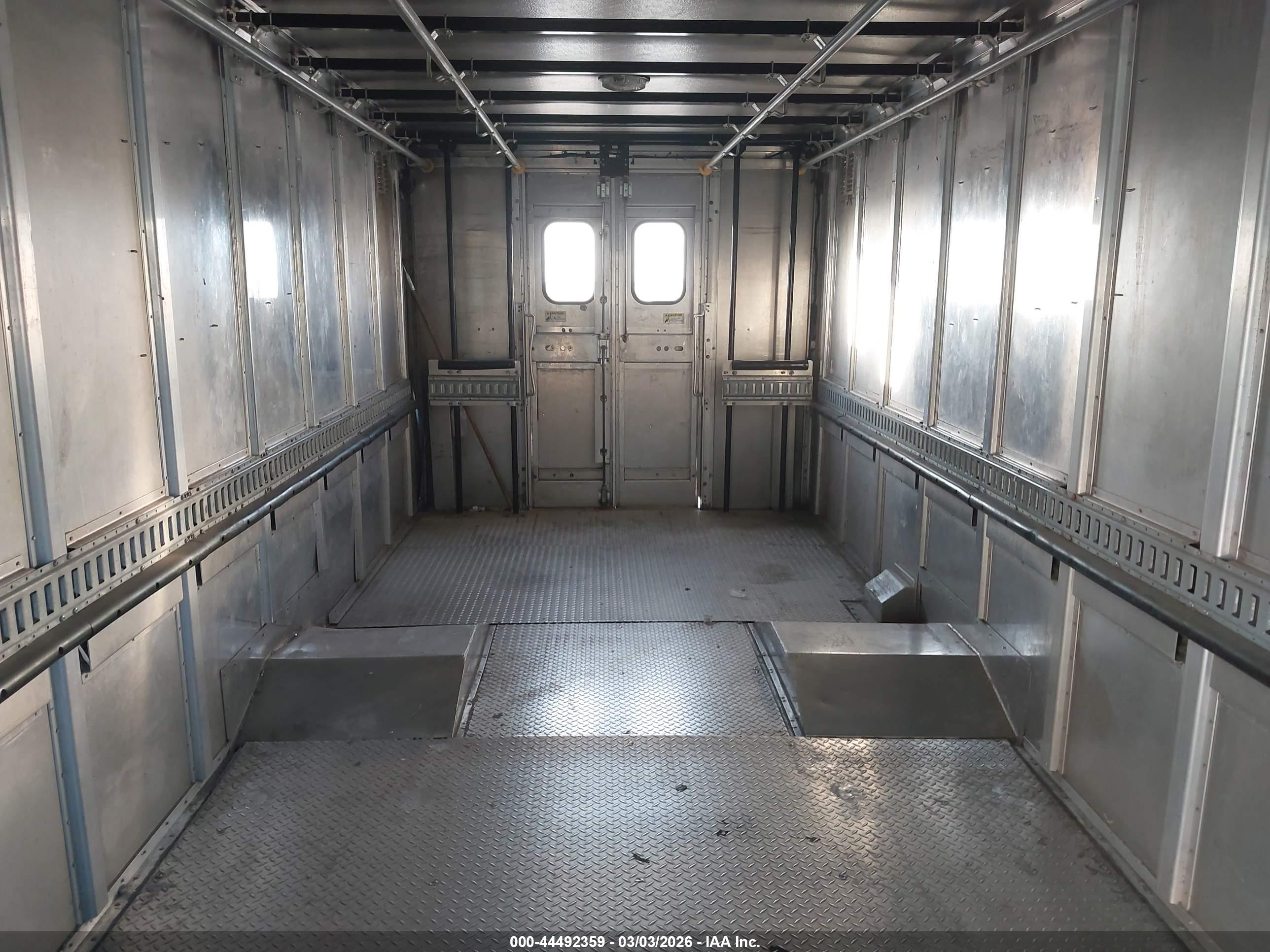 FORD E-450 image 8