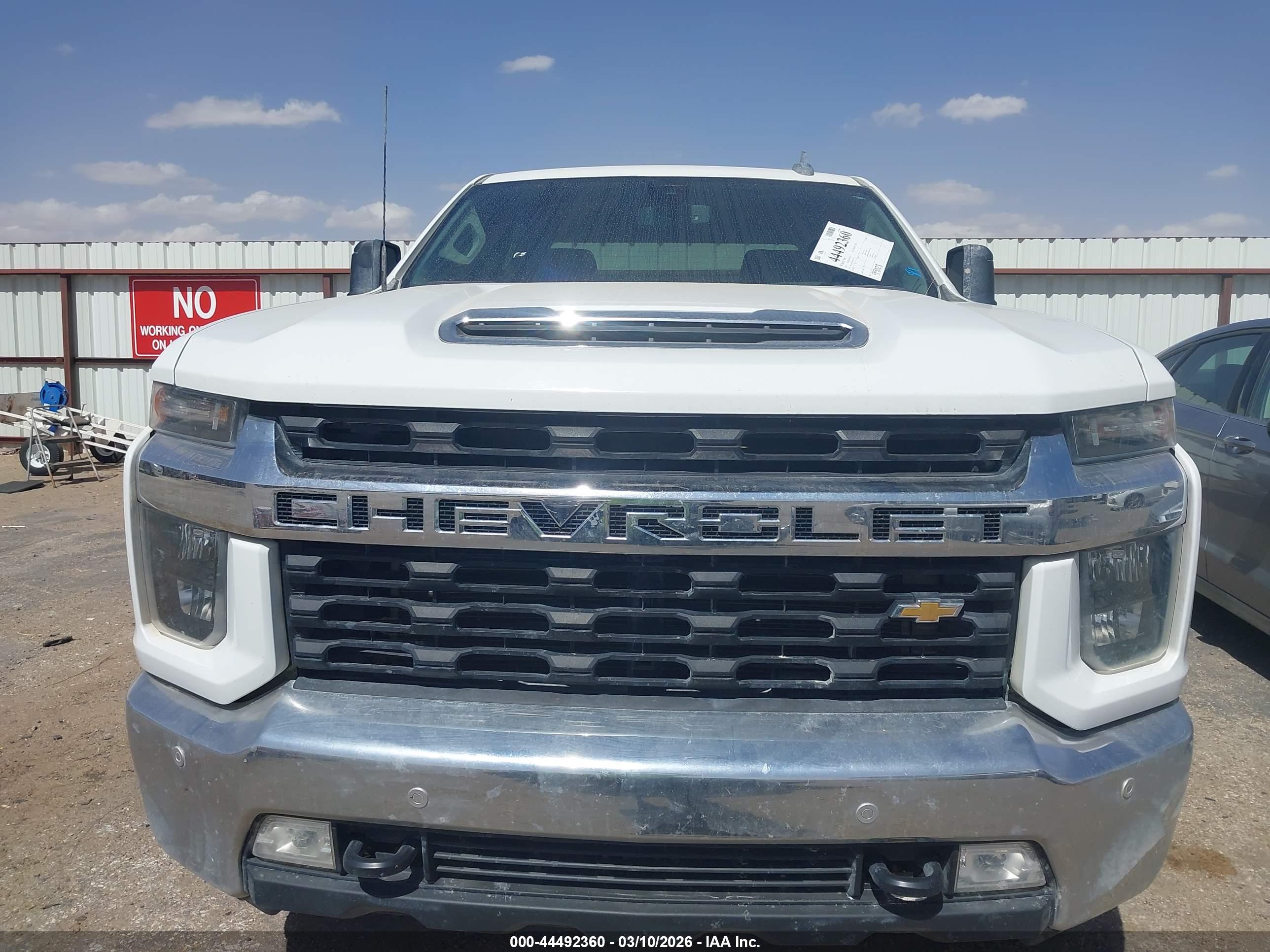 CHEVROLET SILVERADO image 6