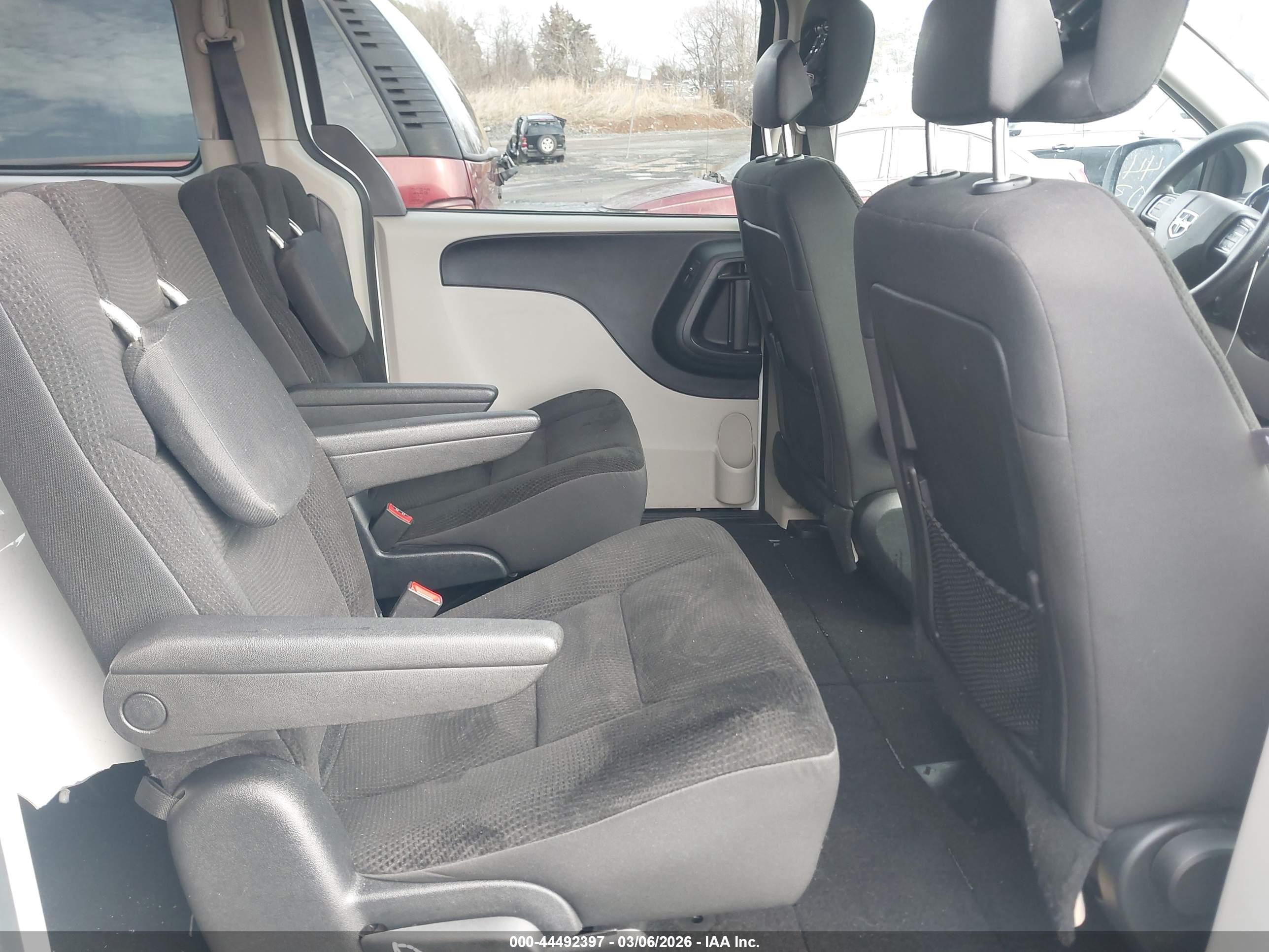 DODGE GRAND image 8