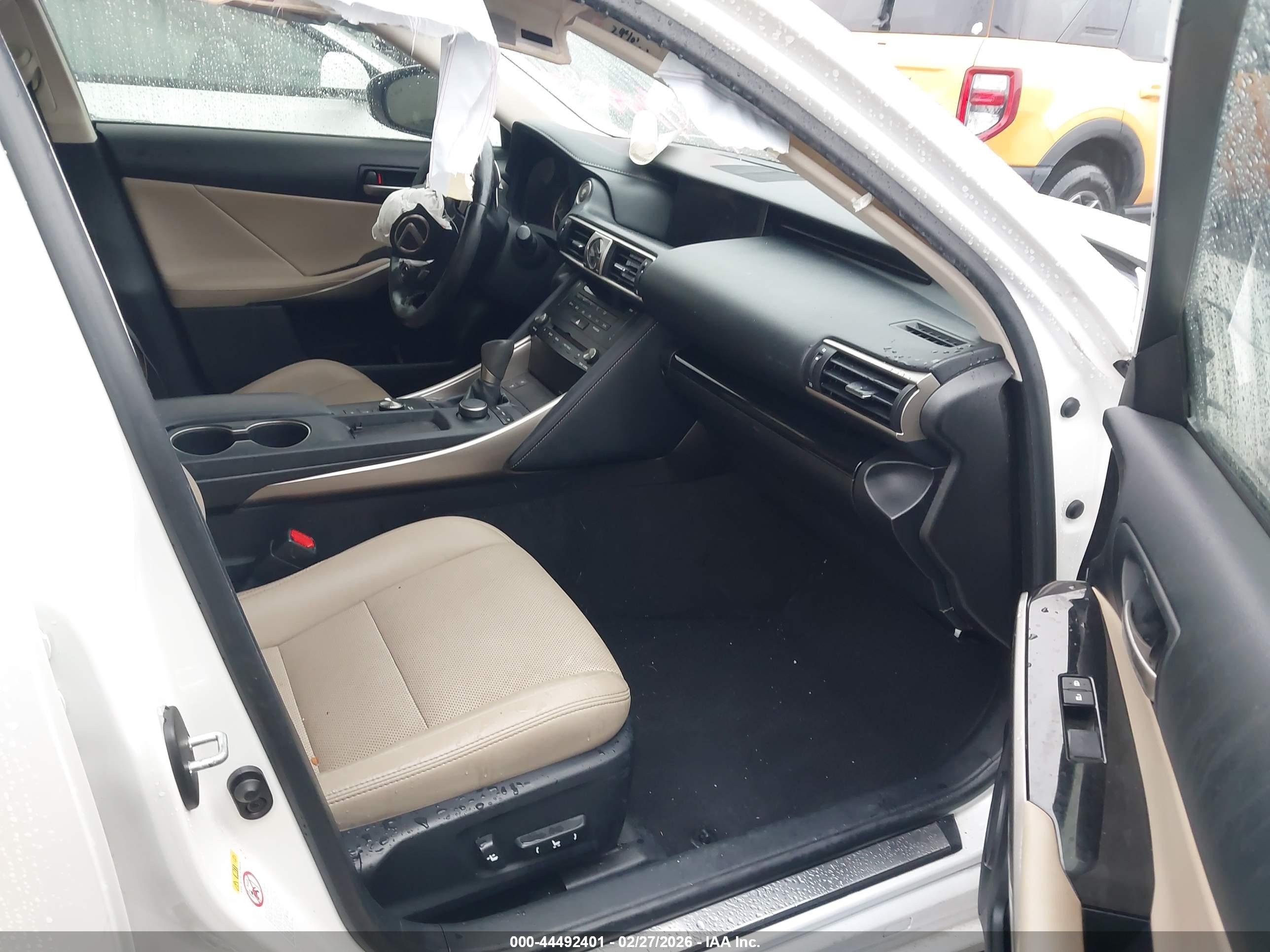 LEXUS IS image 5