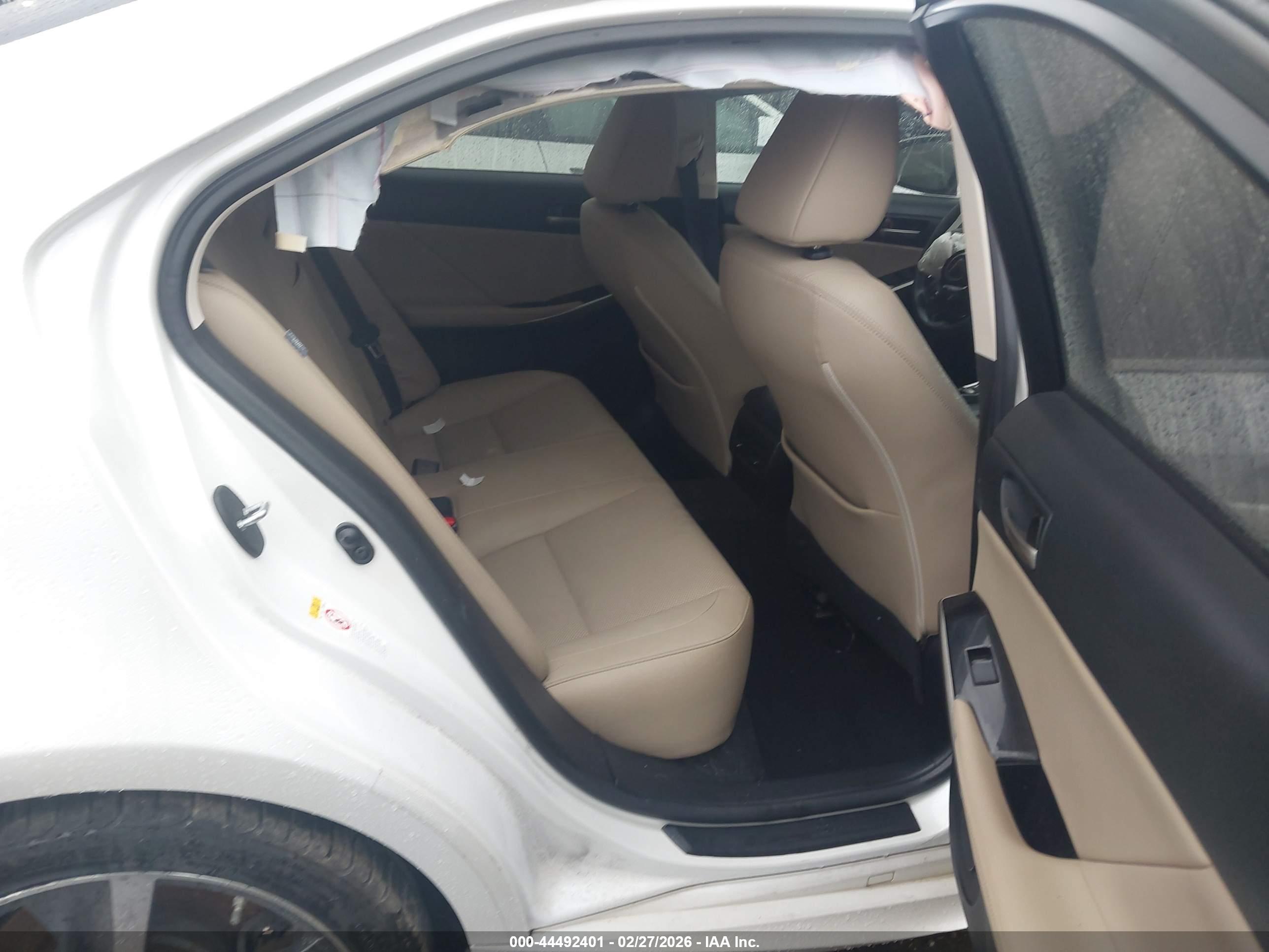 LEXUS IS image 8