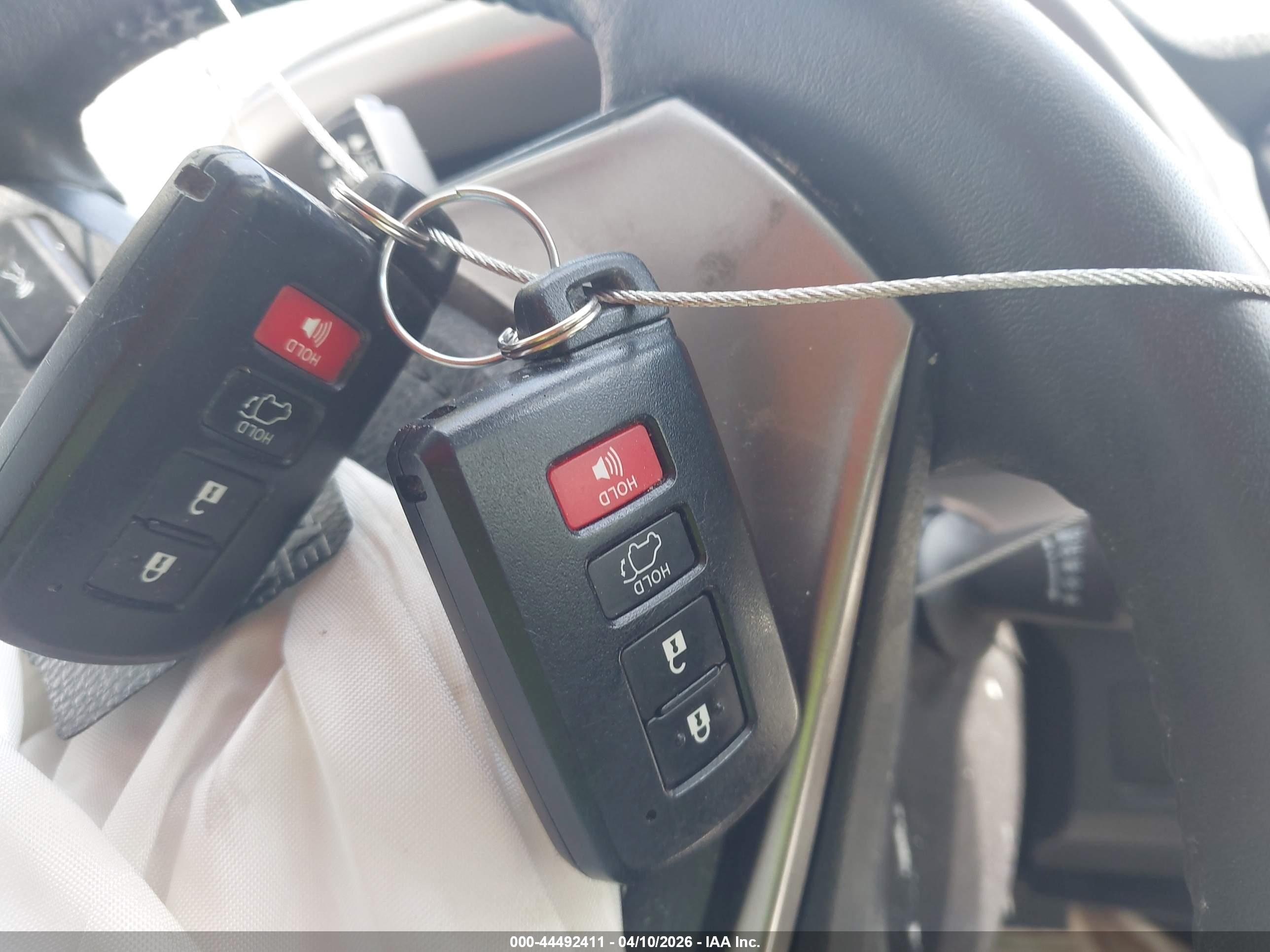 TOYOTA RAV4 image 11