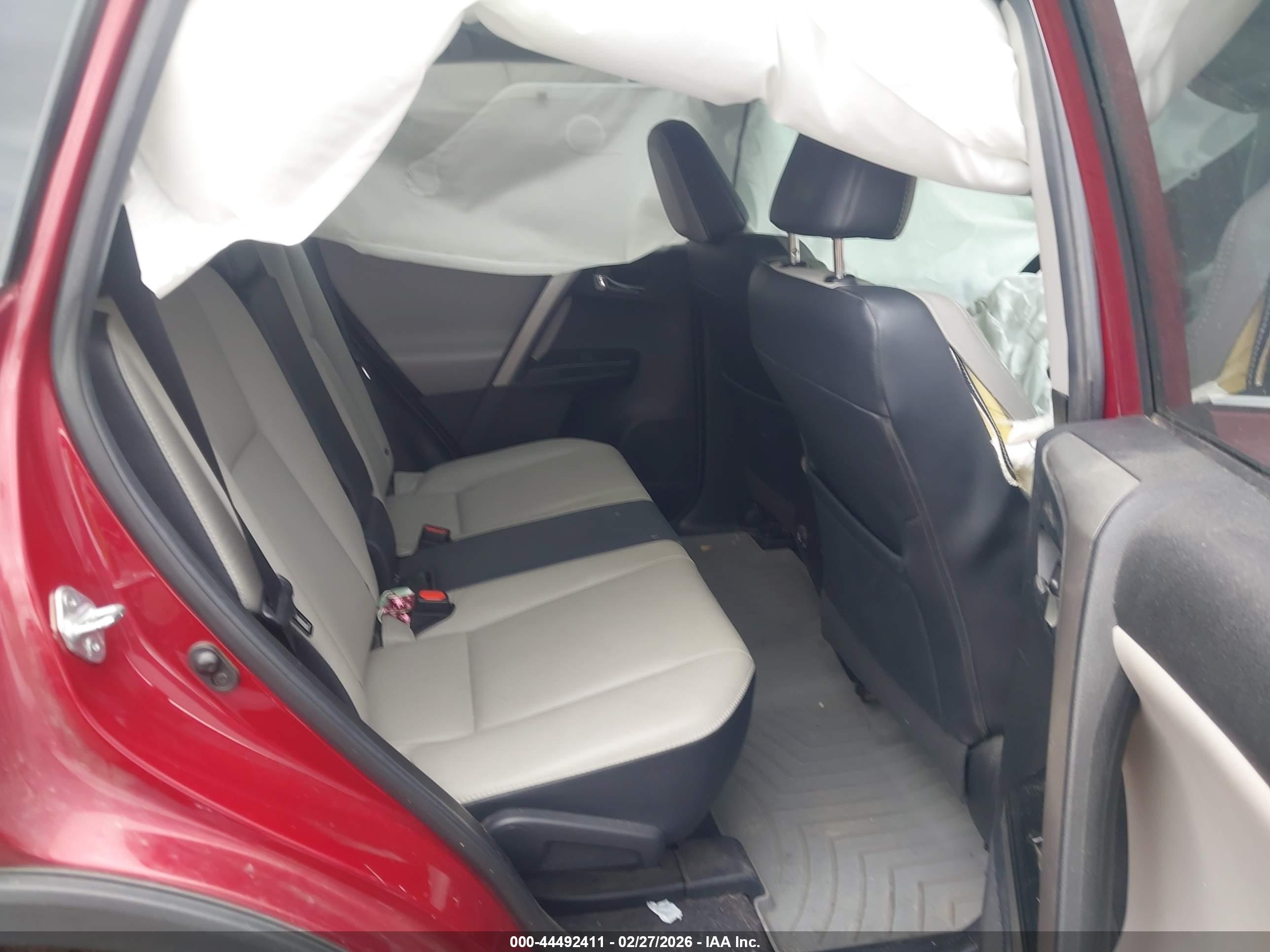 TOYOTA RAV4 image 8