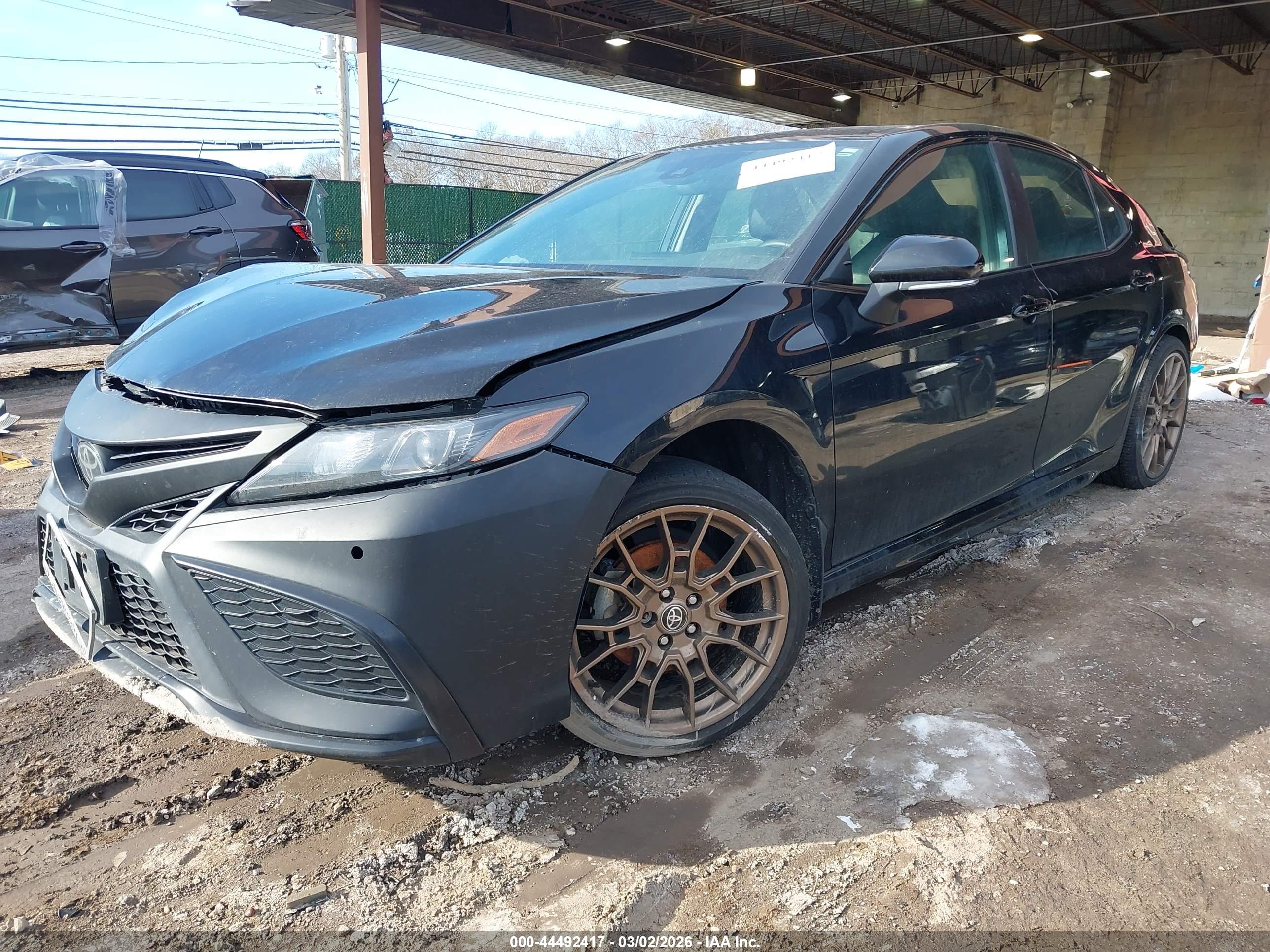 TOYOTA CAMRY image 2