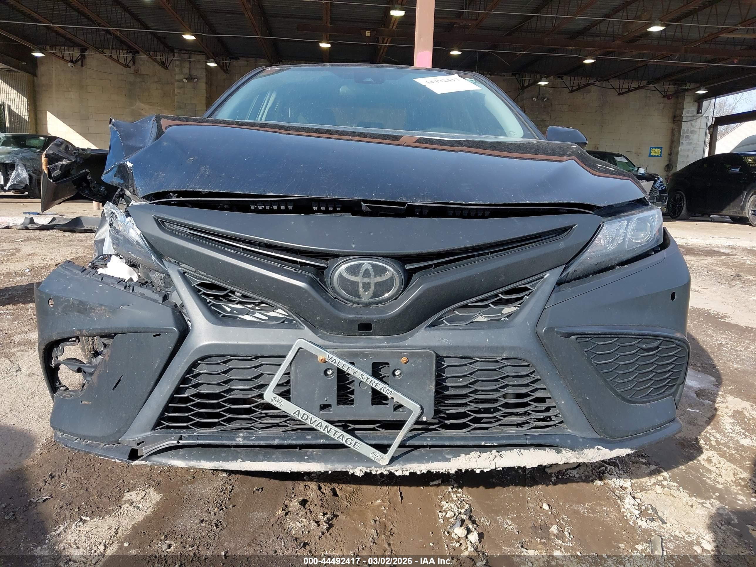 TOYOTA CAMRY image 6