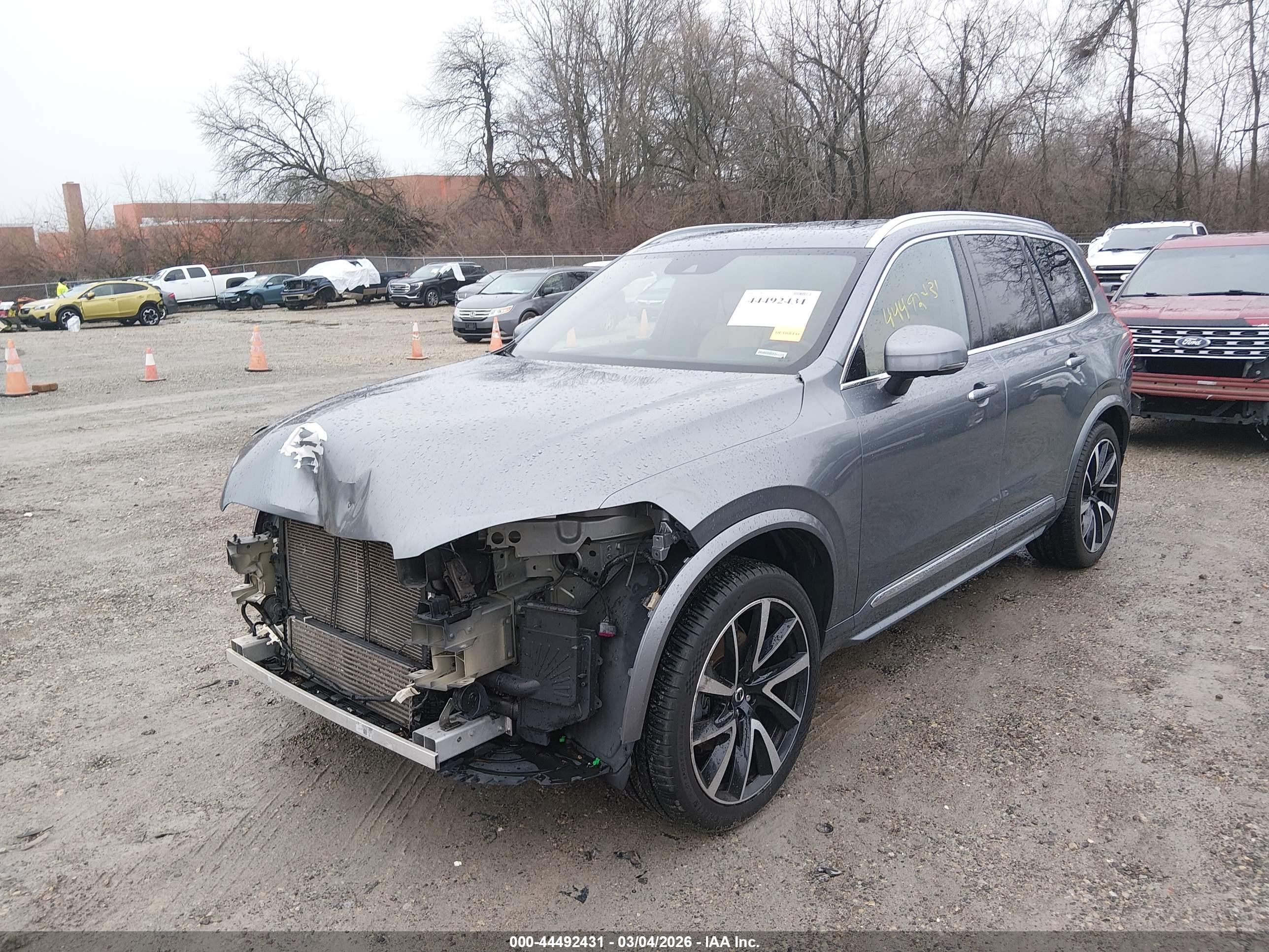 VOLVO XC90 image 2