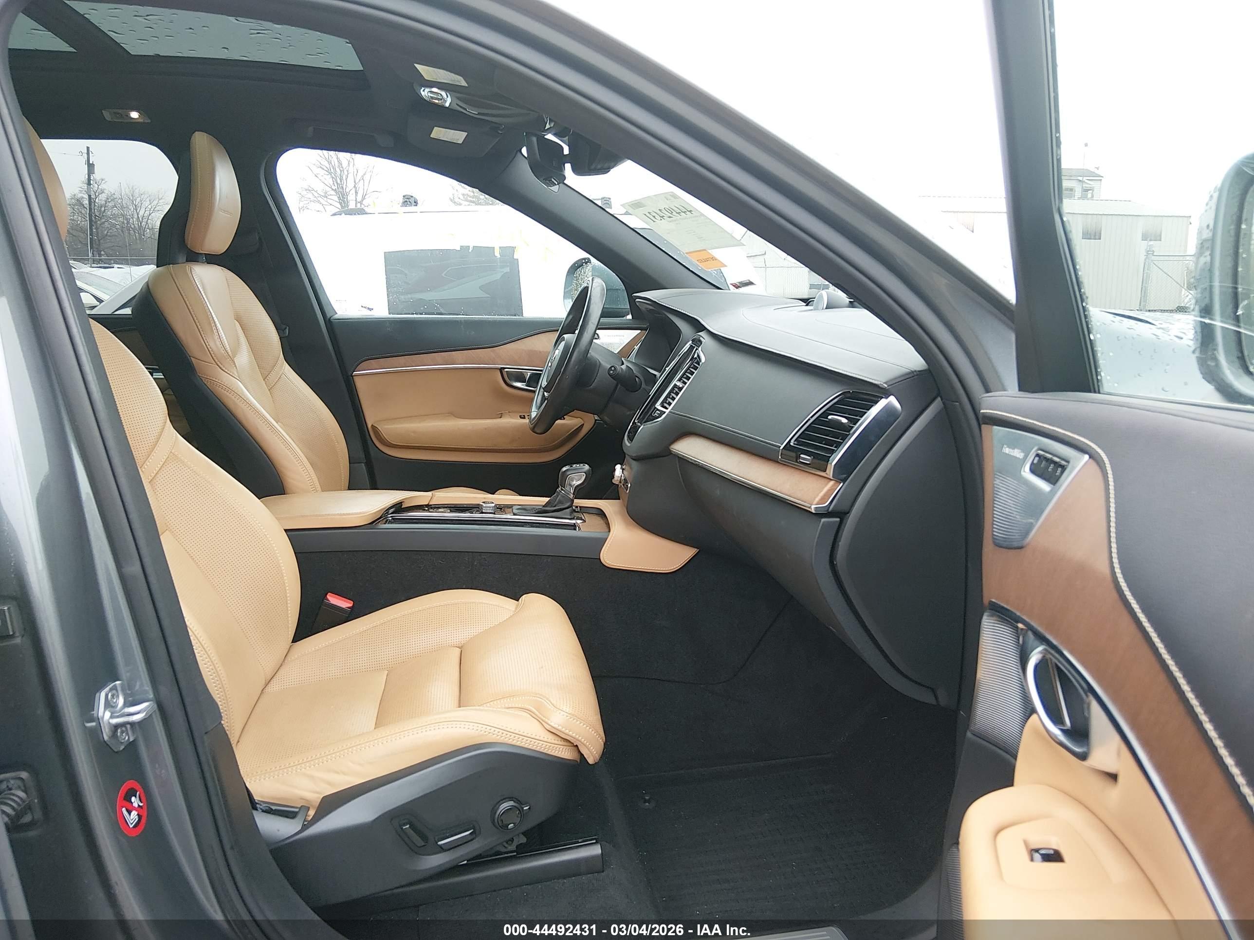 VOLVO XC90 image 5