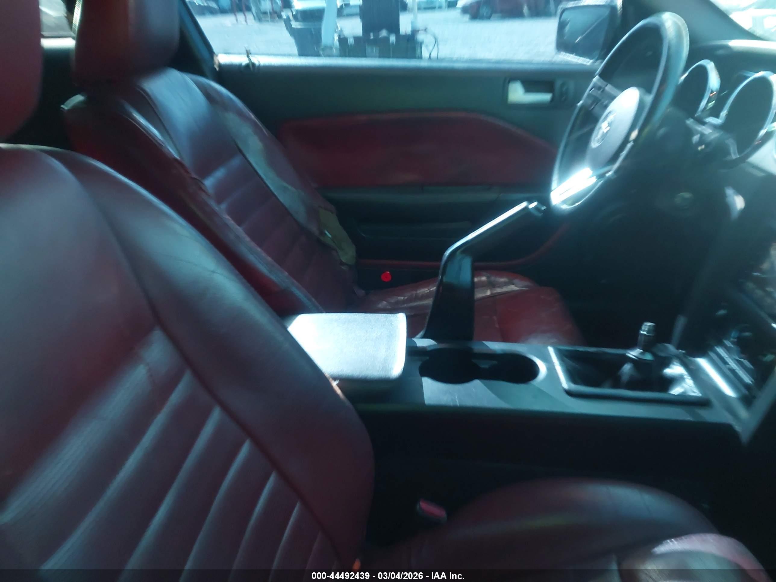 FORD MUSTANG image 5