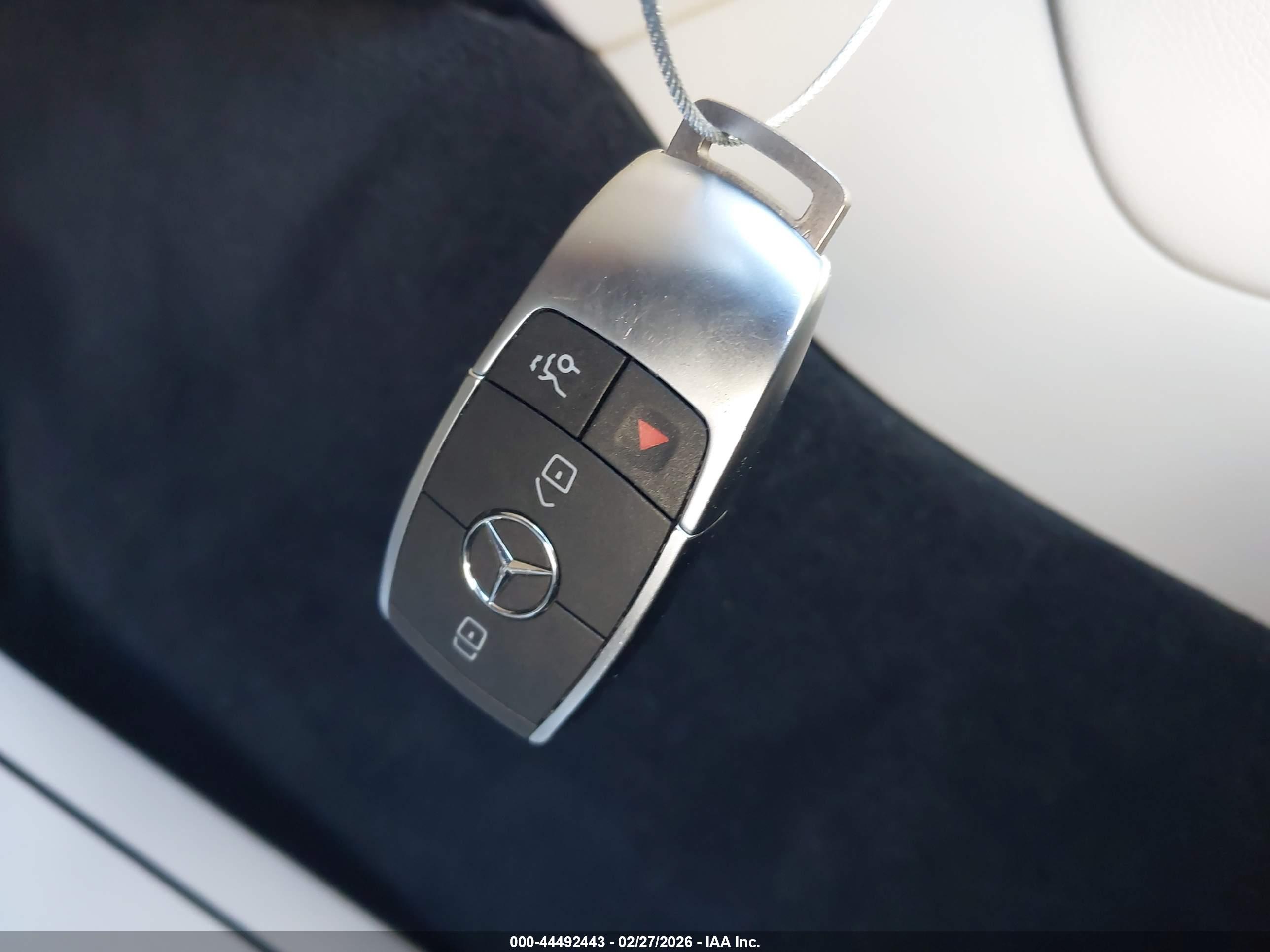 MERCEDES-BENZ GLC image 11