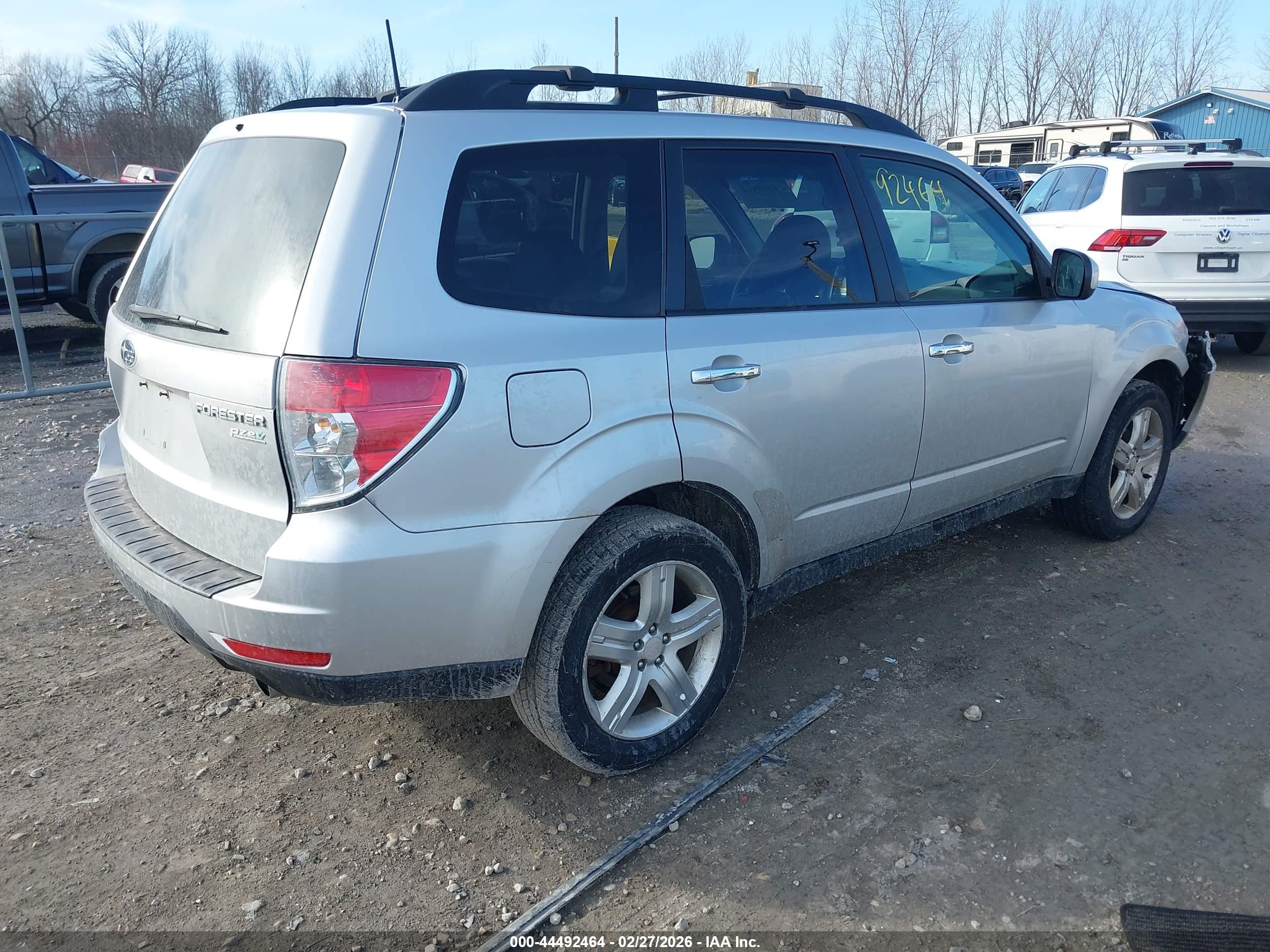 SUBARU FORESTER image 4