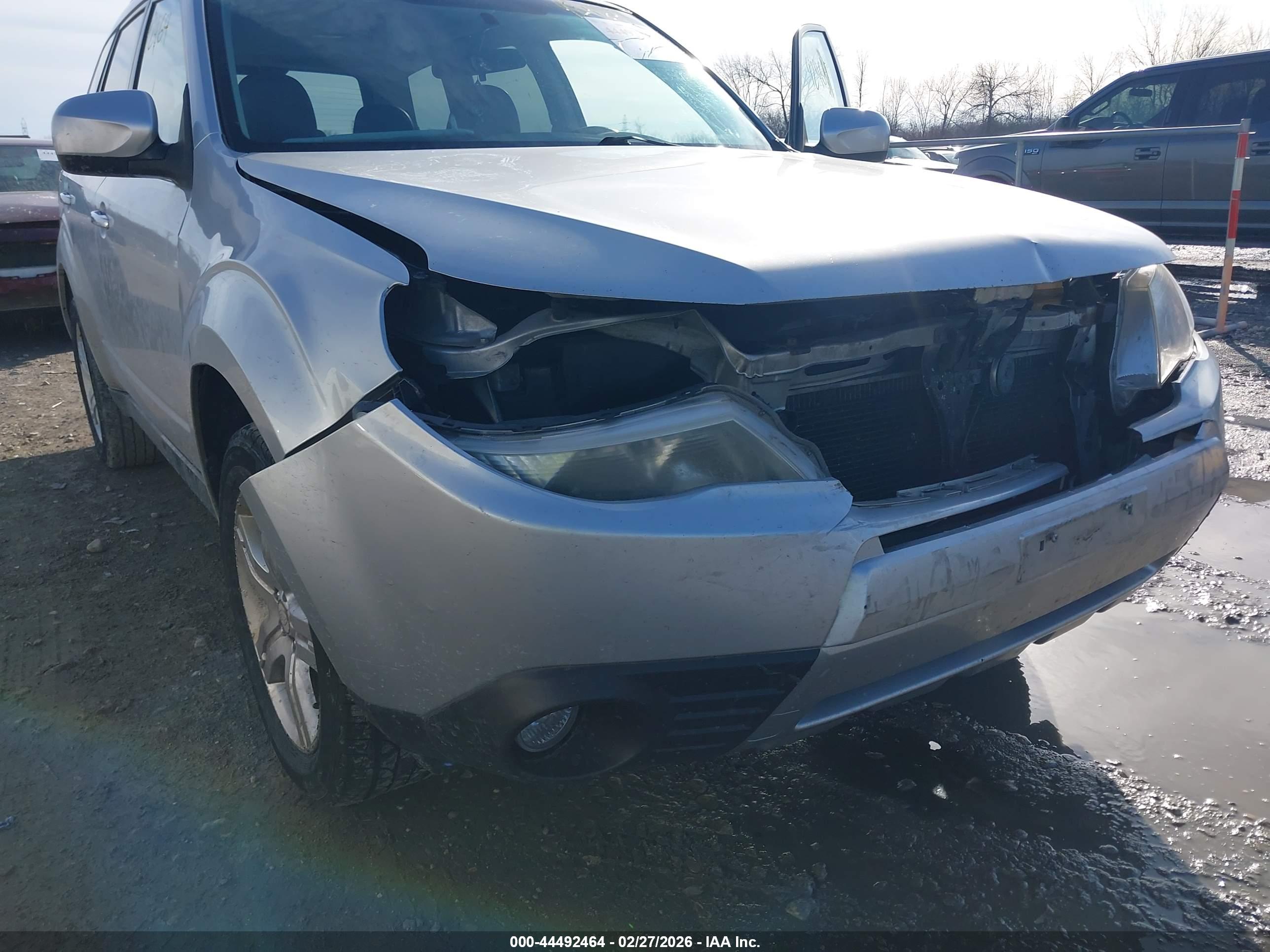 SUBARU FORESTER image 6