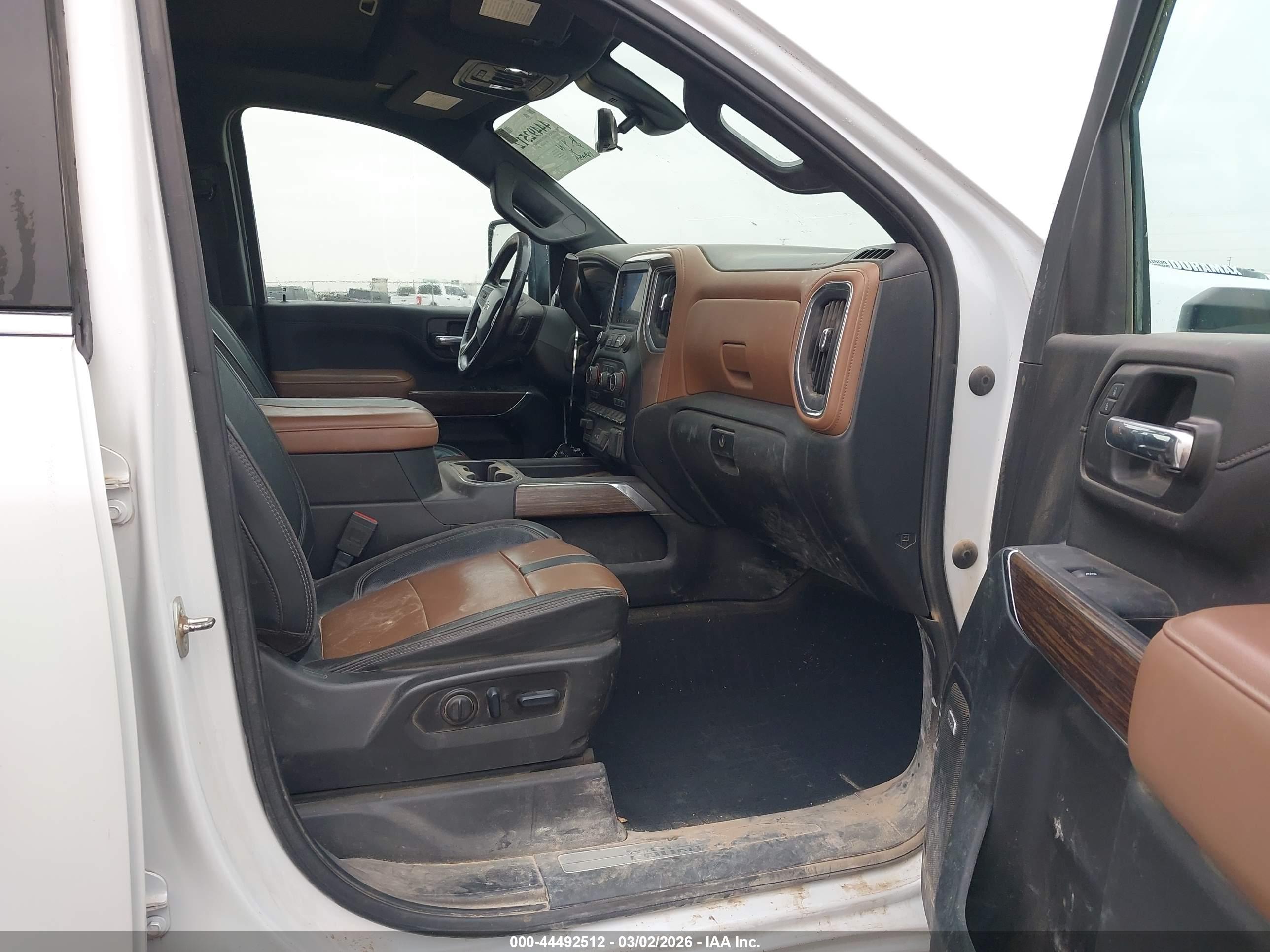 CHEVROLET SILVERADO image 7