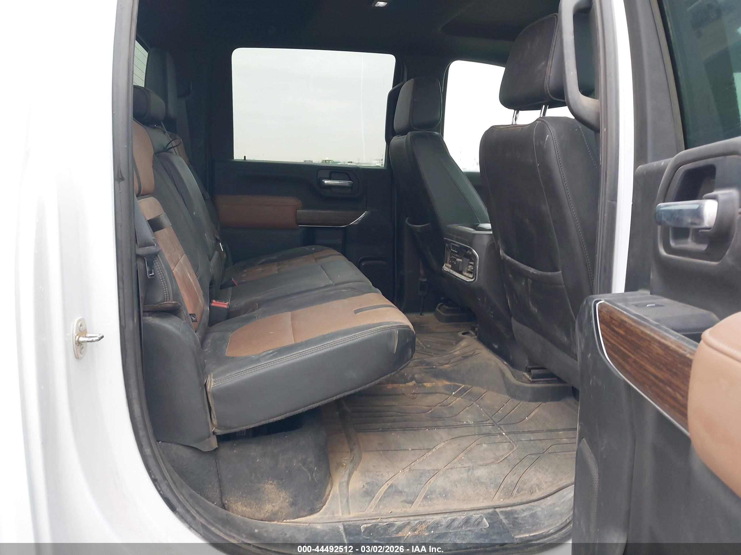 CHEVROLET SILVERADO image 8
