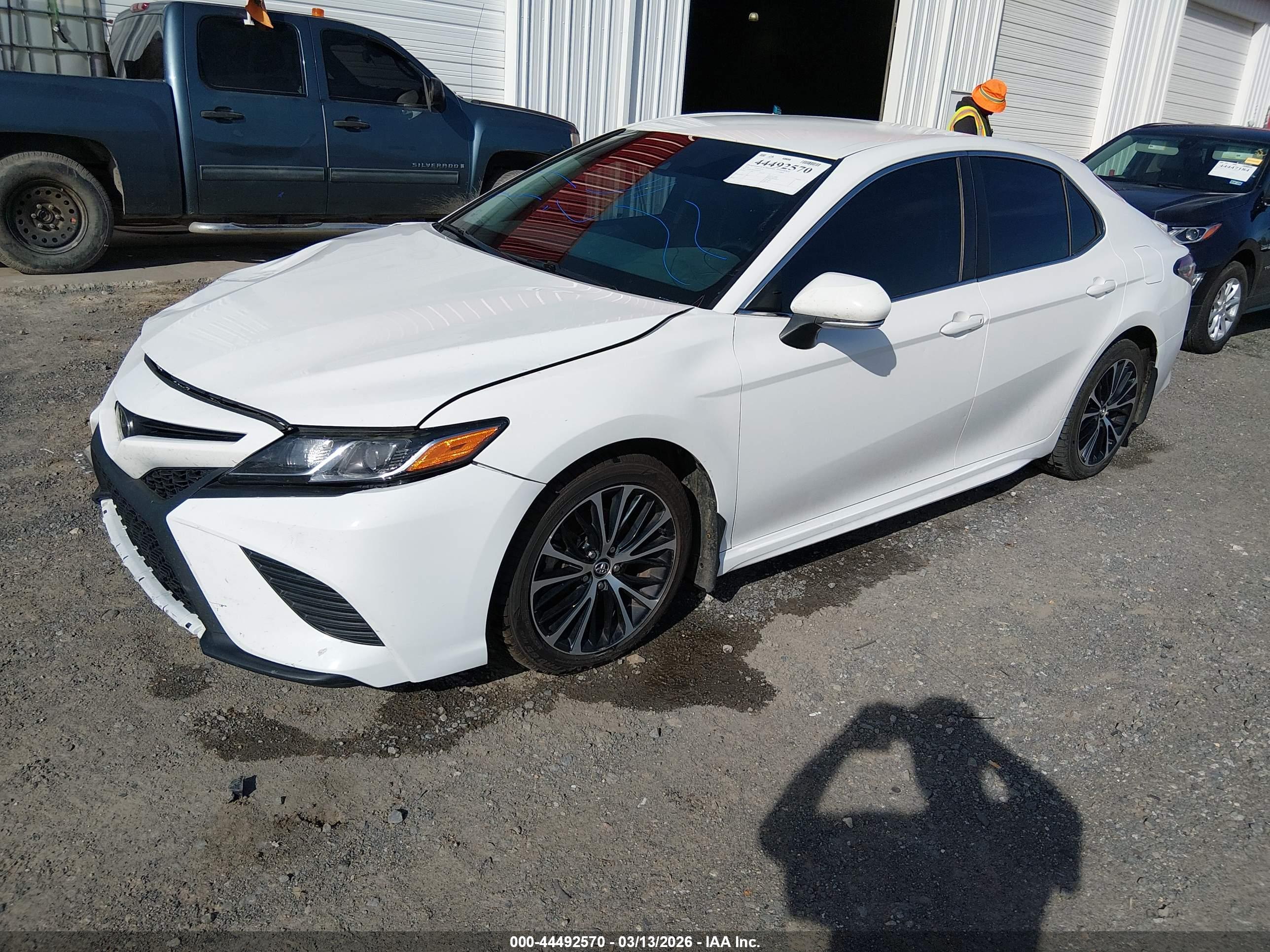TOYOTA CAMRY image 2