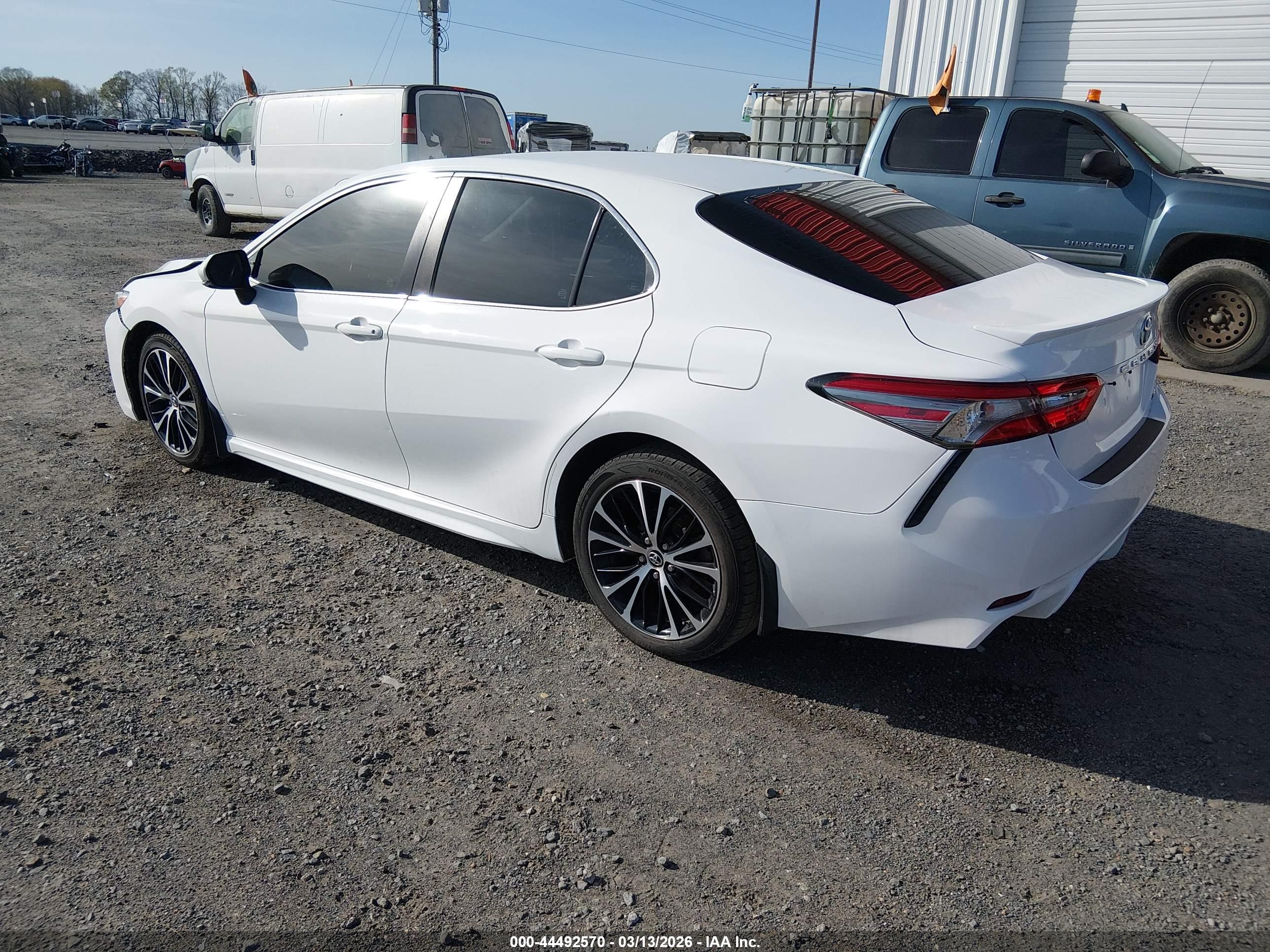 TOYOTA CAMRY image 3
