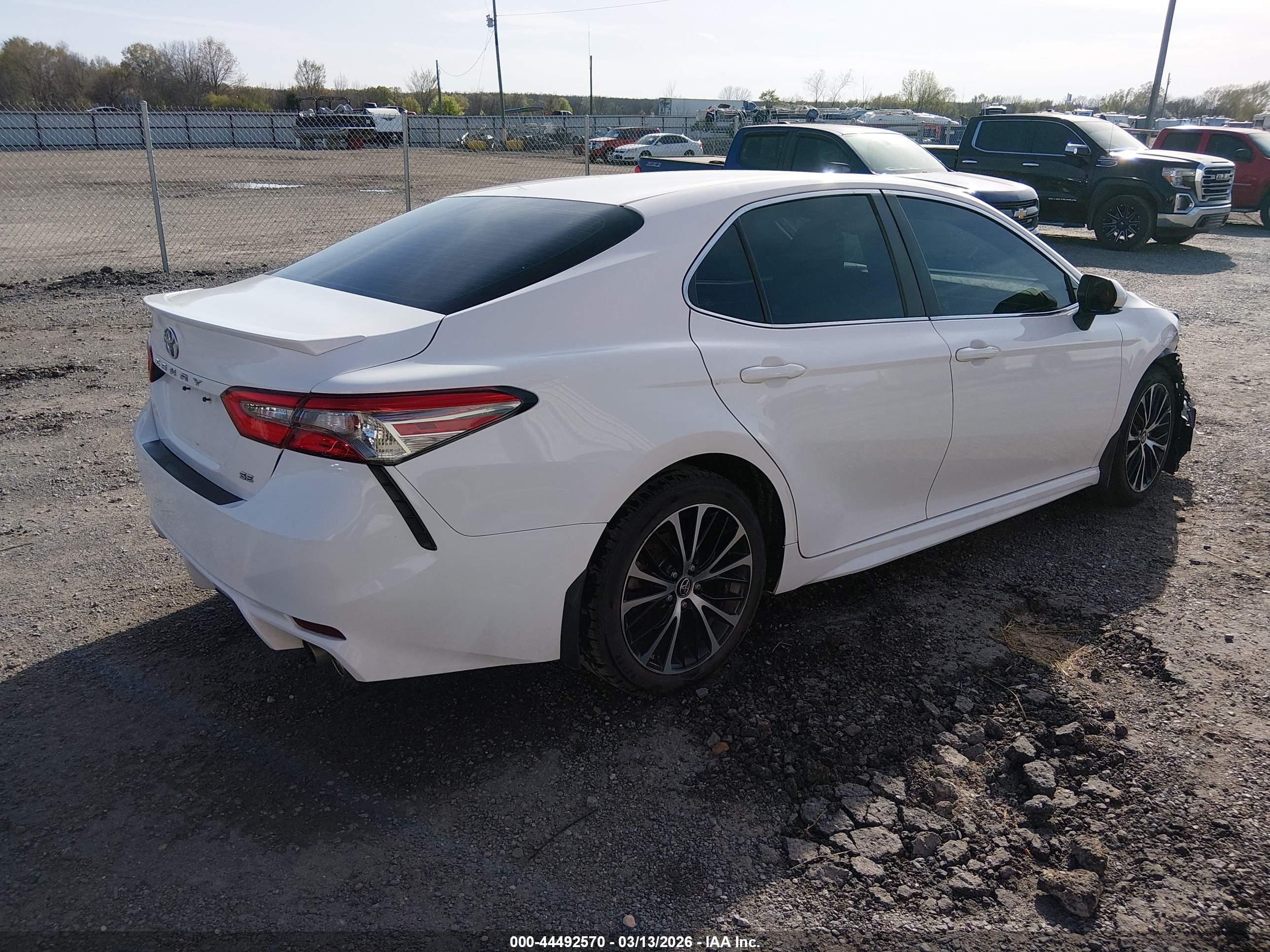 TOYOTA CAMRY image 4