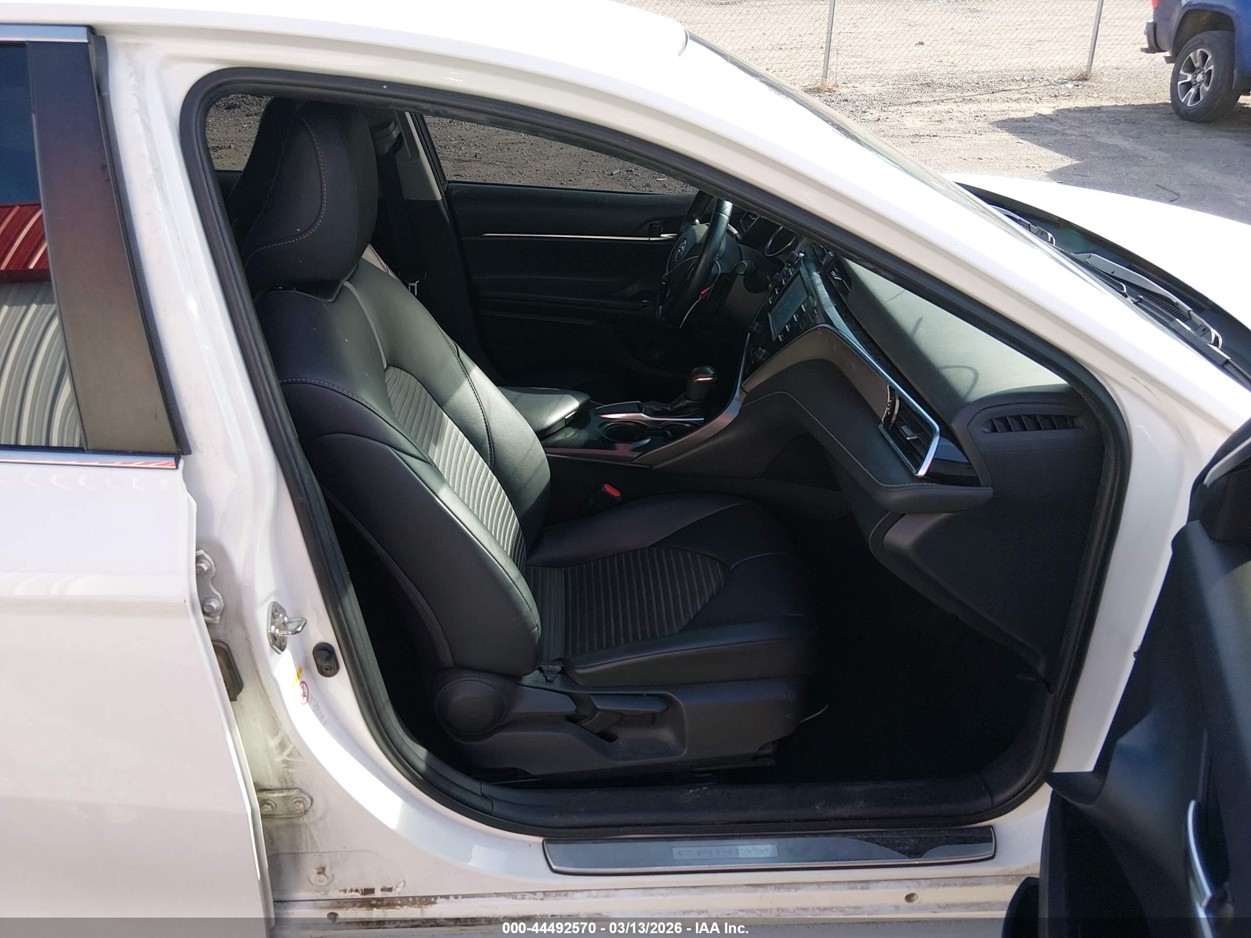 TOYOTA CAMRY image 5