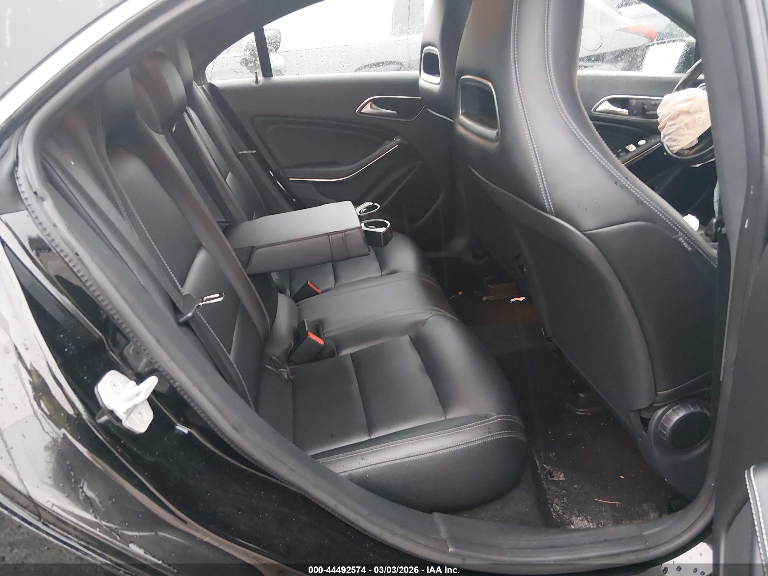 MERCEDES-BENZ CLA image 8