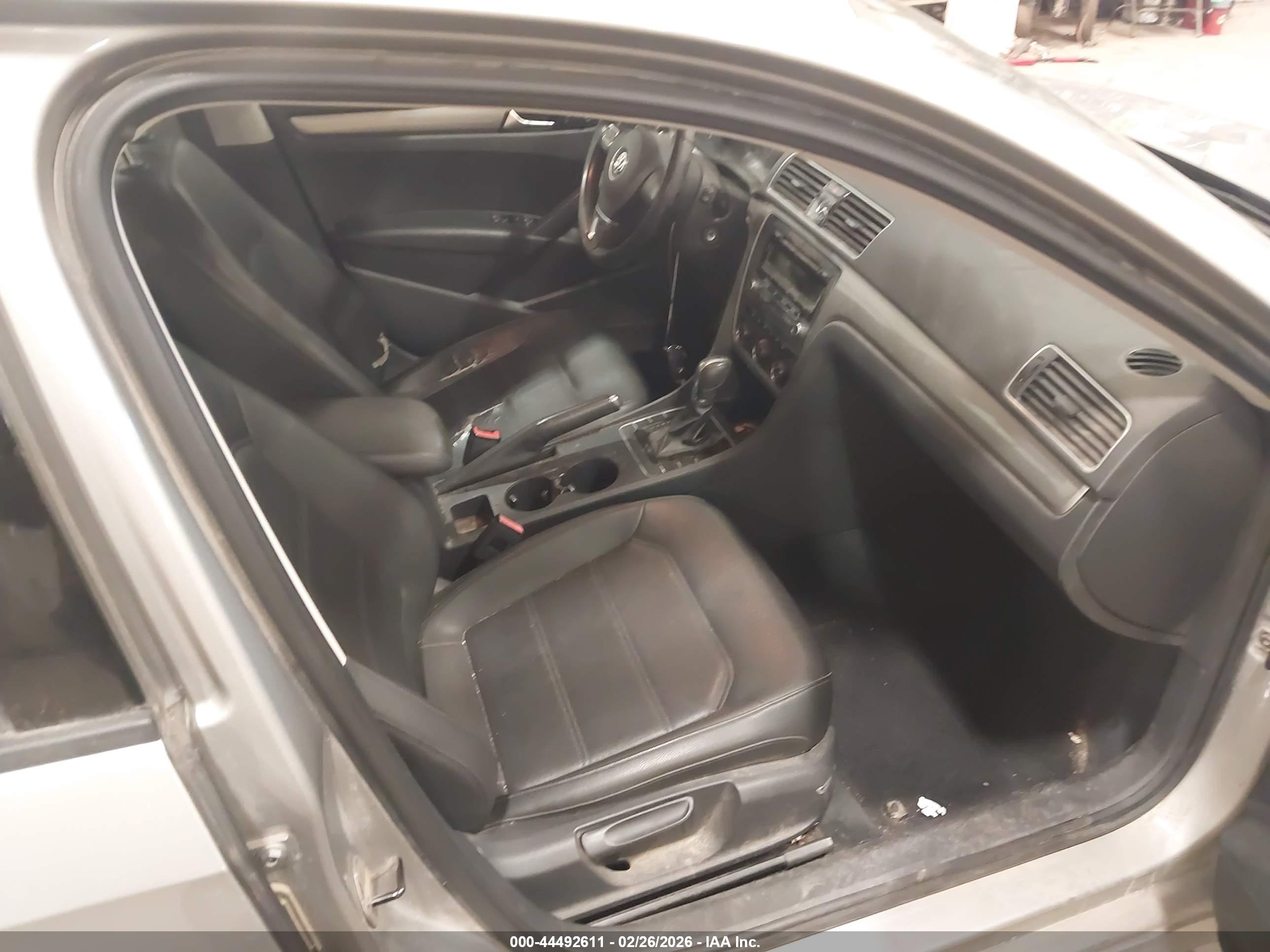 VOLKSWAGEN PASSAT image 5
