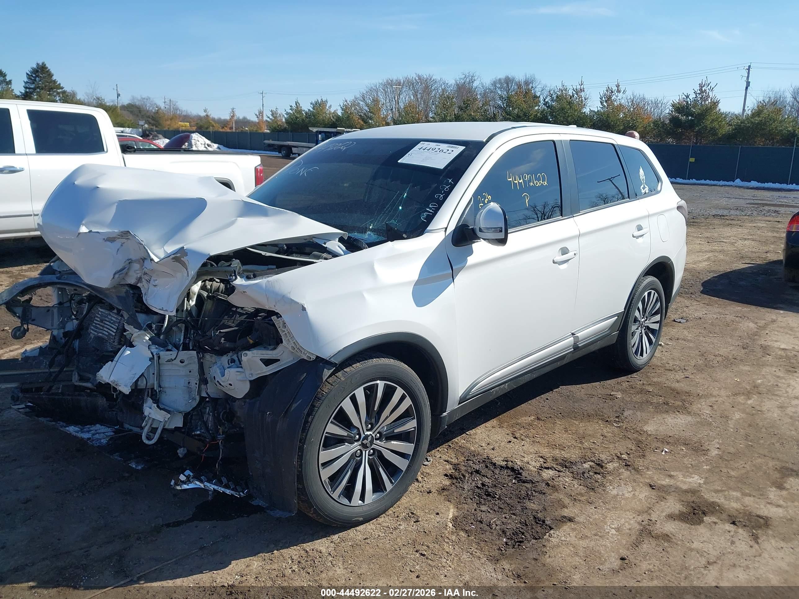 MITSUBISHI OUTLANDER image 2
